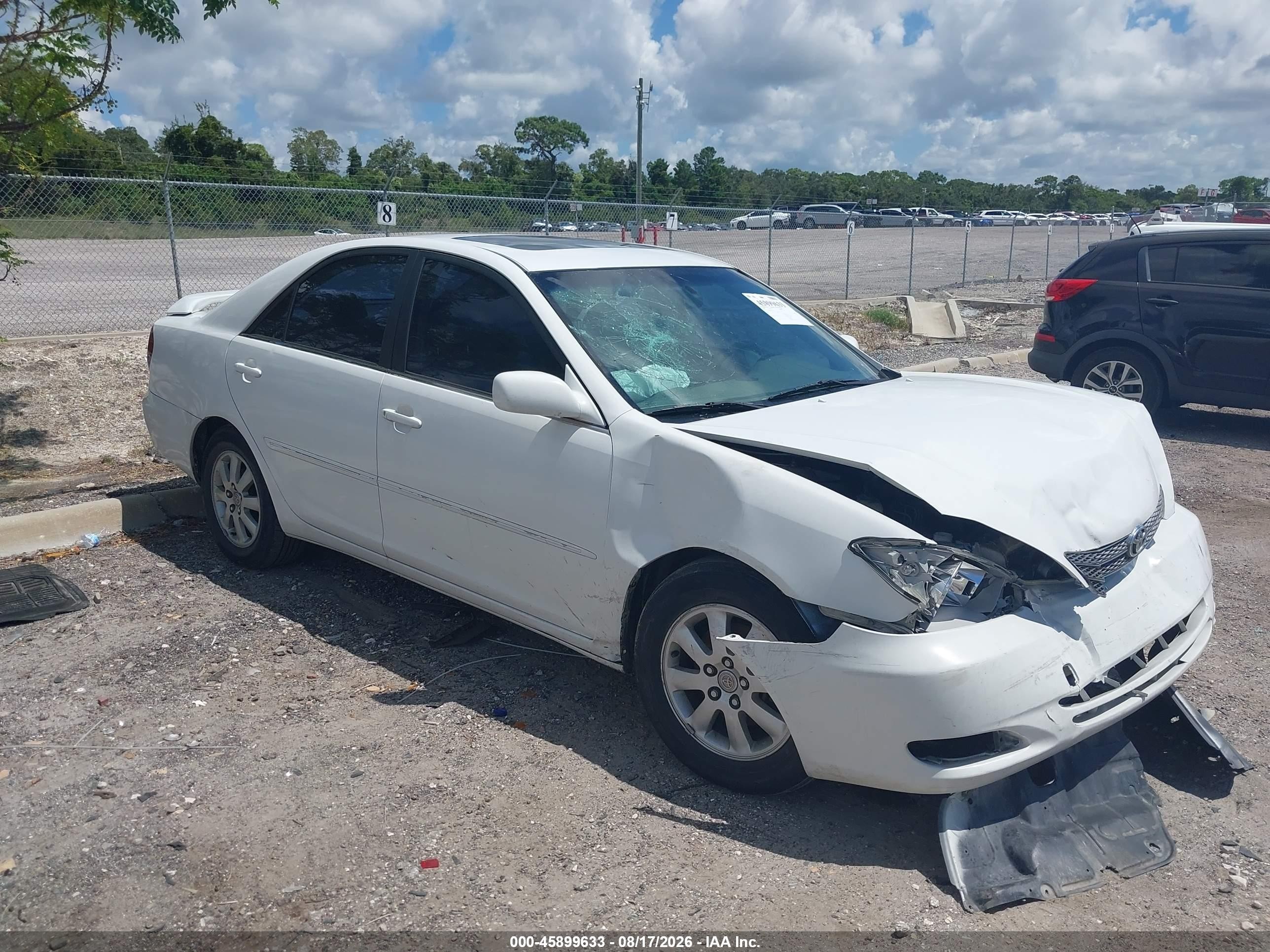 2002 Toyota Camry Xle White vin: JTDBF30K920017103