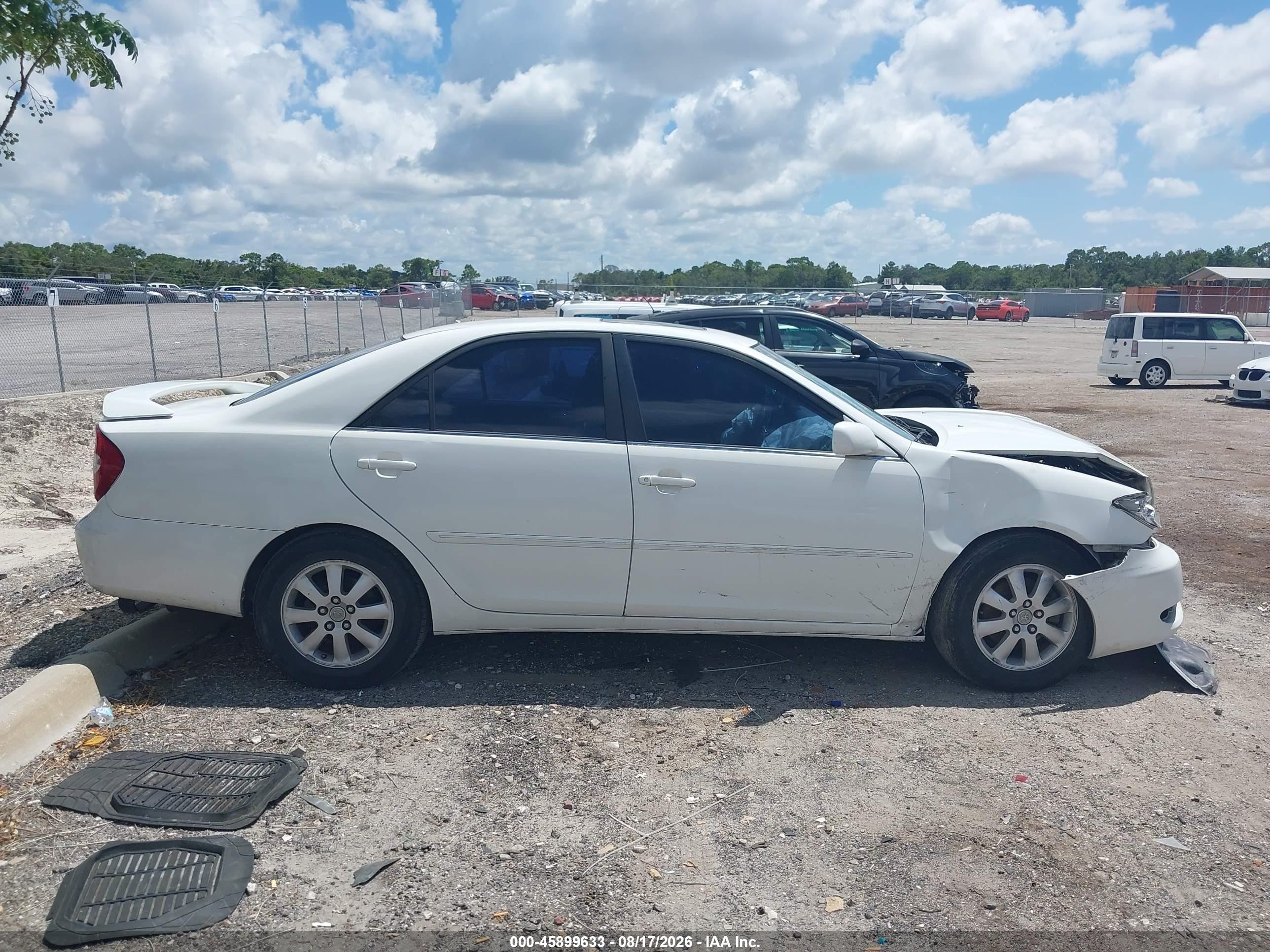 2002 Toyota Camry Xle White vin: JTDBF30K920017103