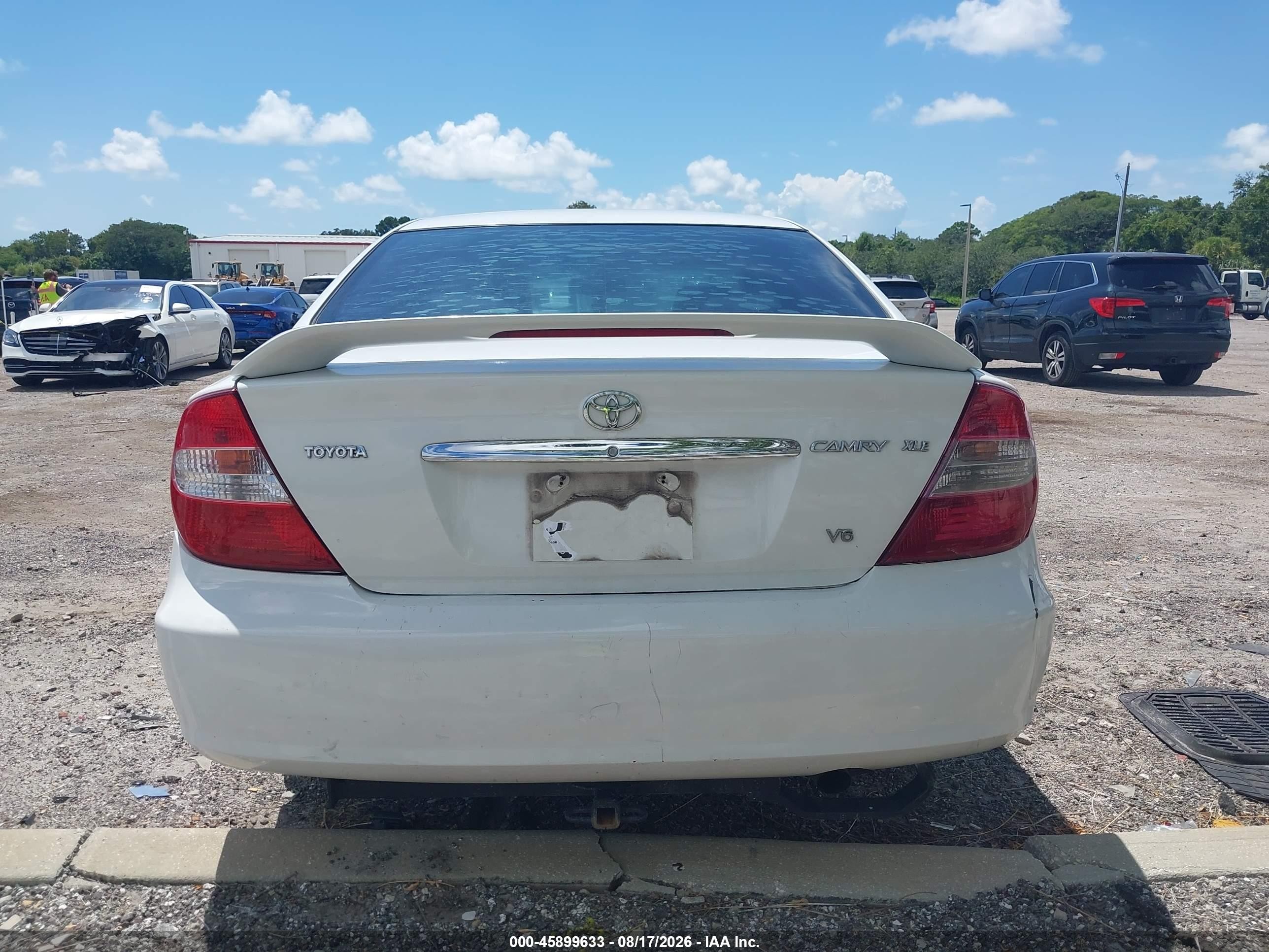 2002 Toyota Camry Xle White vin: JTDBF30K920017103