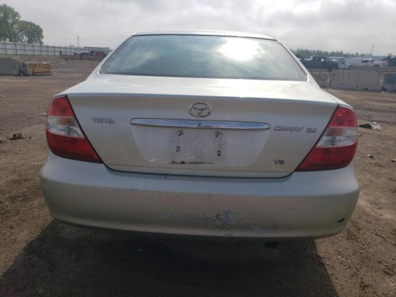 2002 Toyota Camry Le Серебряный vin: JTDBF30KX20001377