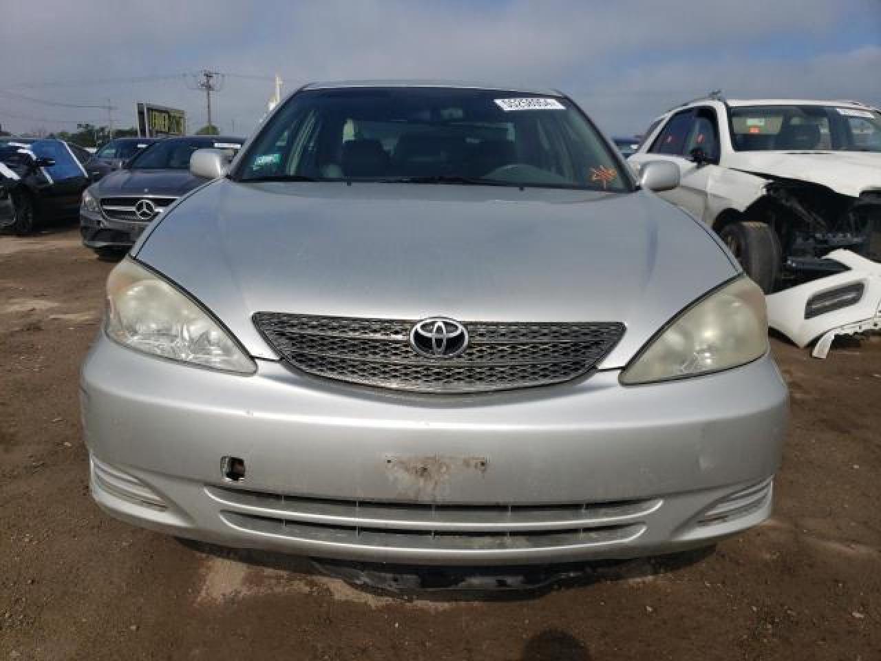 2002 Toyota Camry Le Серебряный vin: JTDBF30KX20001377