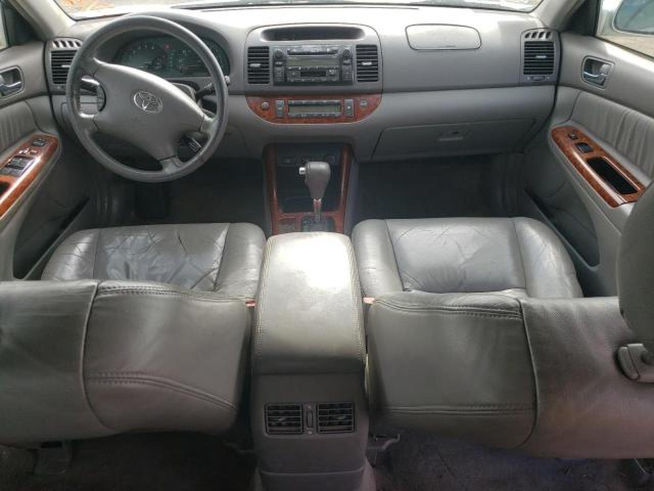 2002 Toyota Camry Le Серебряный vin: JTDBF30KX20001377