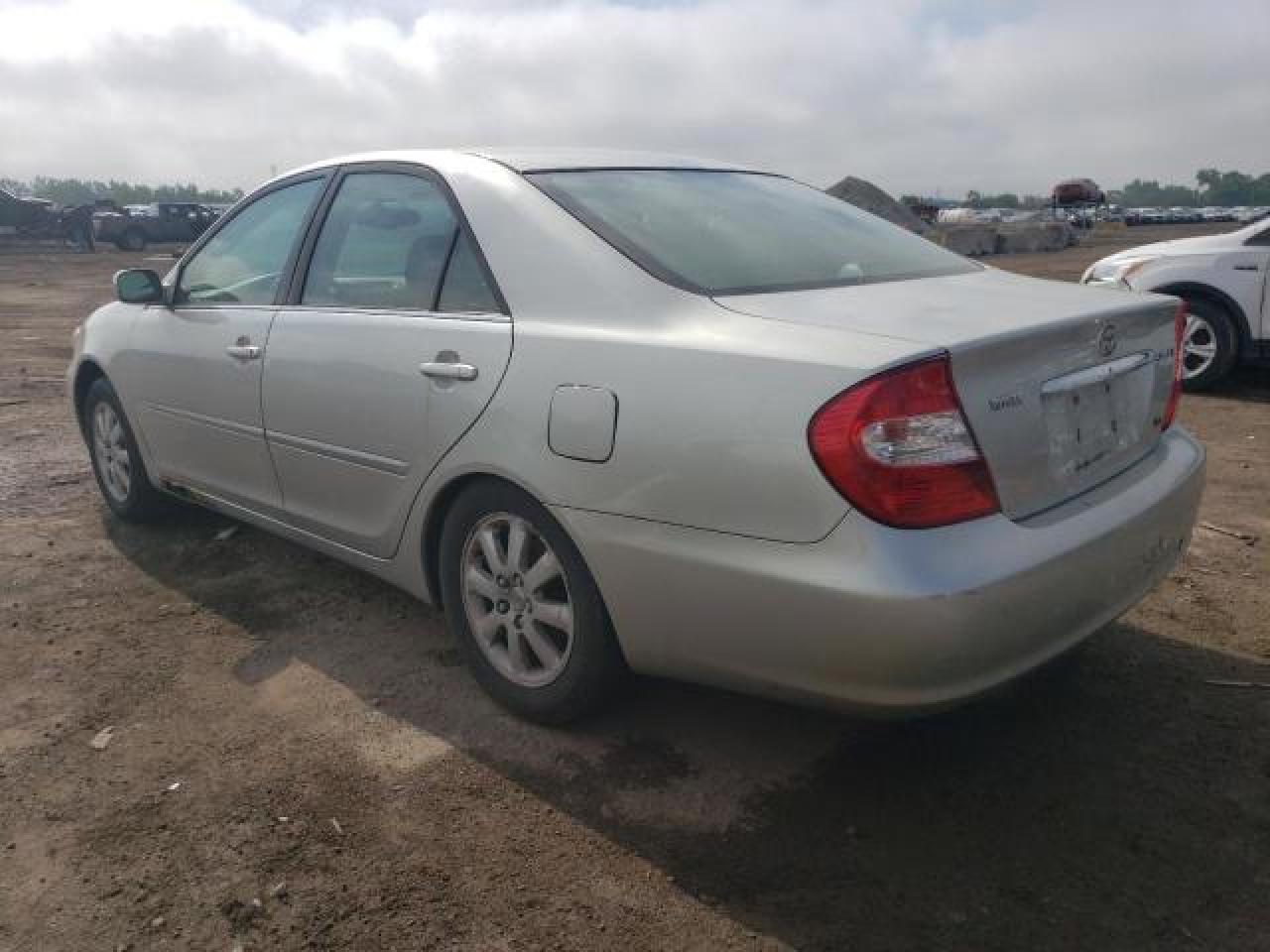 2002 Toyota Camry Le Серебряный vin: JTDBF30KX20001377