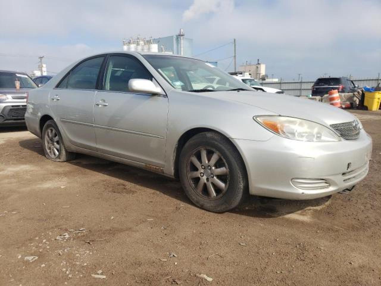 2002 Toyota Camry Le Серебряный vin: JTDBF30KX20001377