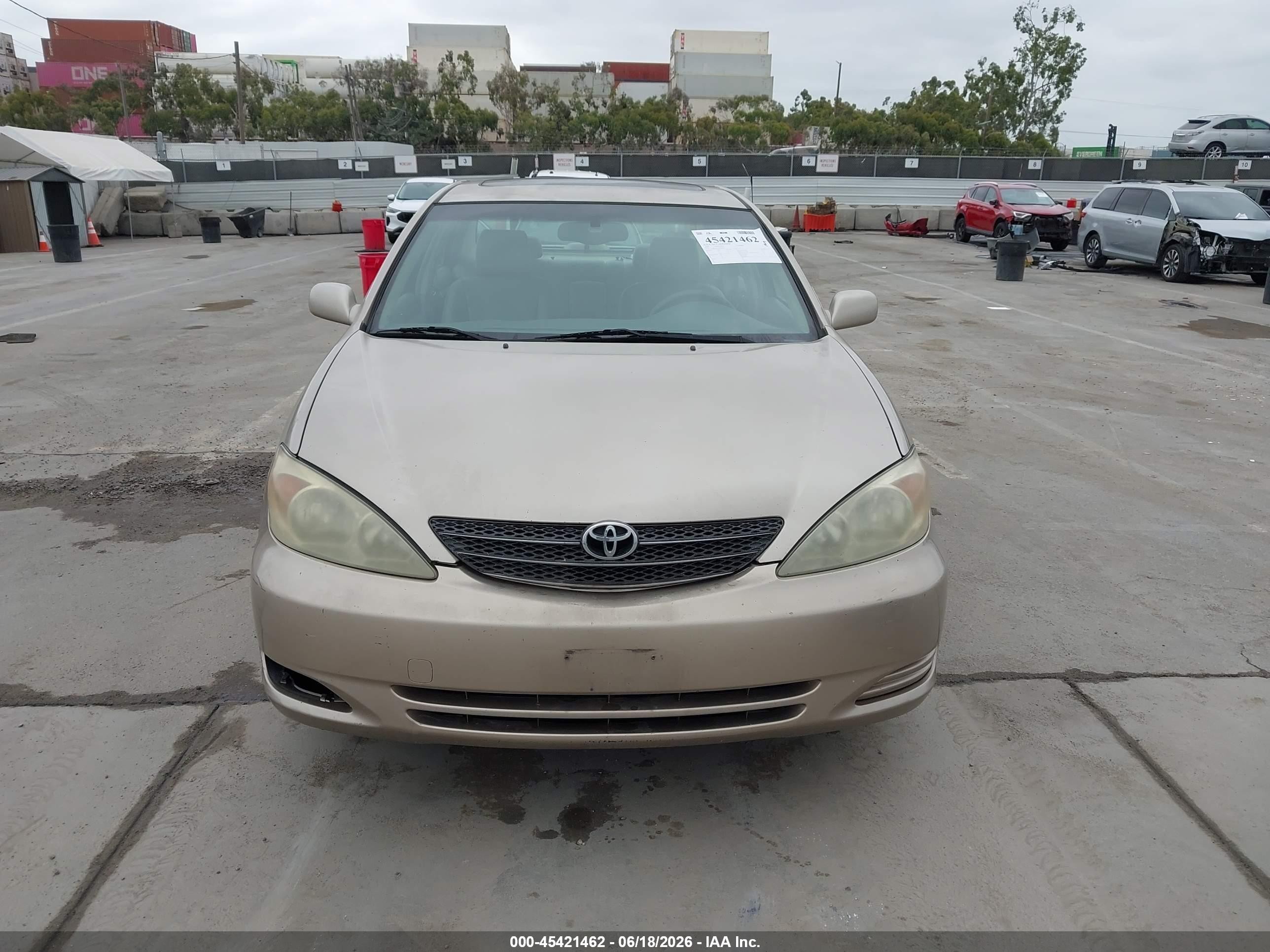 2002 Toyota Camry Xle Gold vin: JTDBF30KX20004876