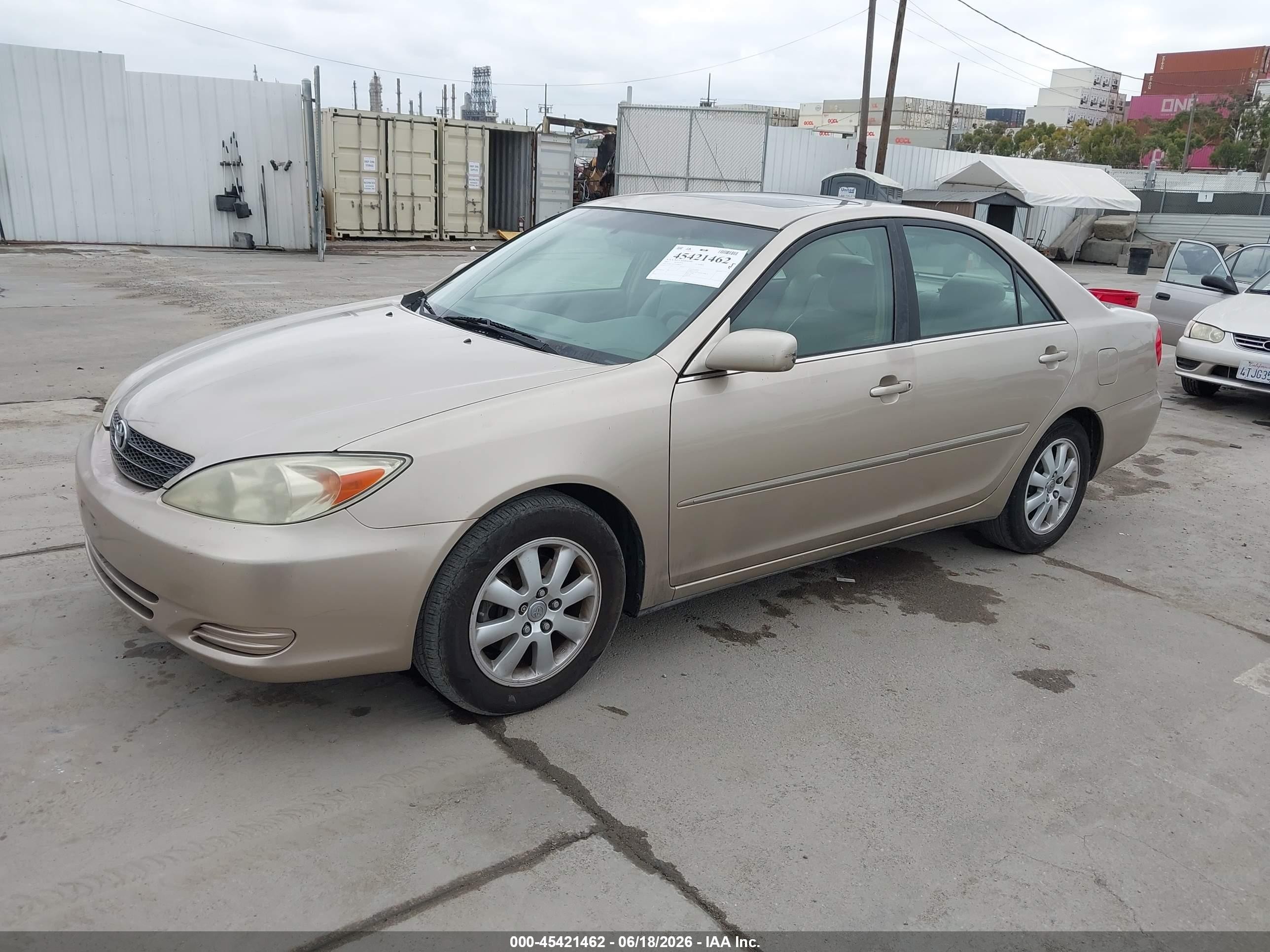 2002 Toyota Camry Xle Gold vin: JTDBF30KX20004876