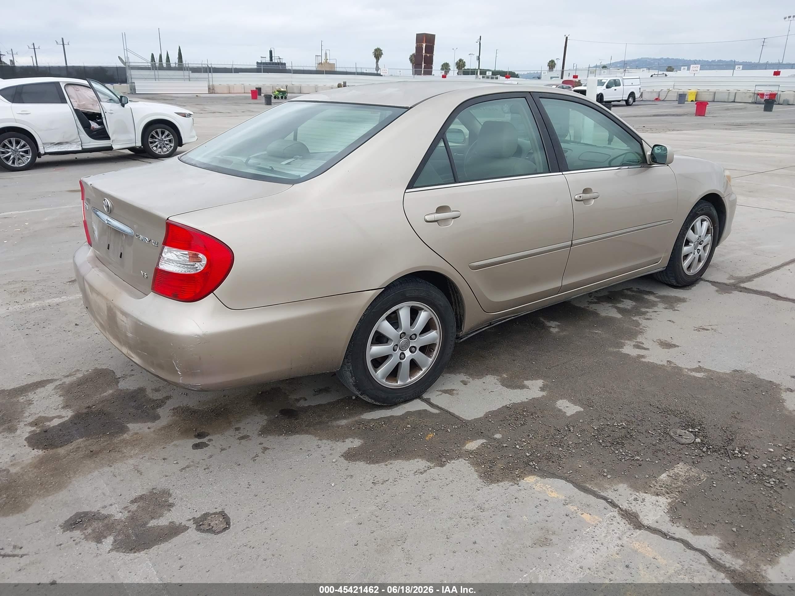 2002 Toyota Camry Xle Gold vin: JTDBF30KX20004876