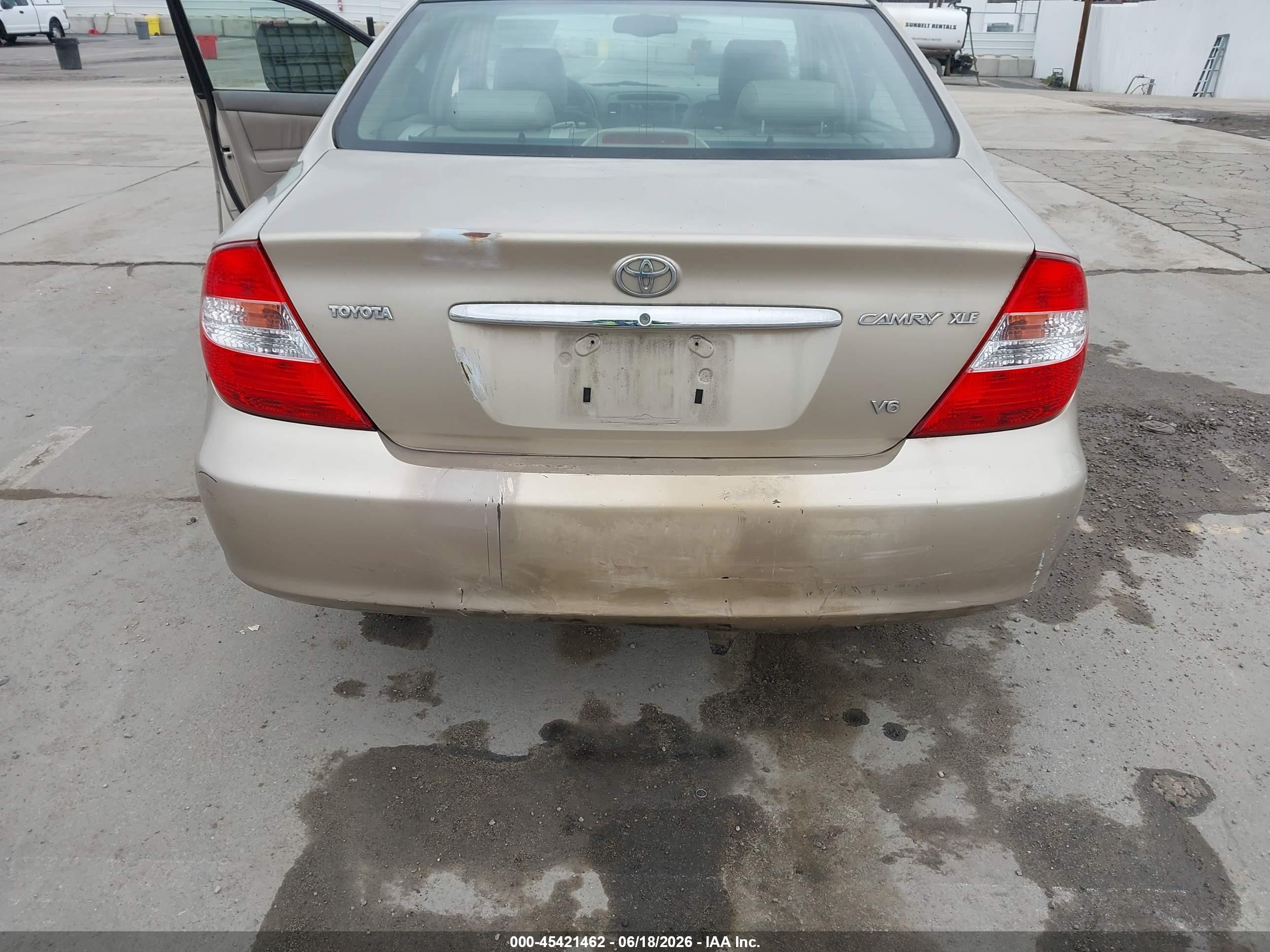 2002 Toyota Camry Xle Gold vin: JTDBF30KX20004876