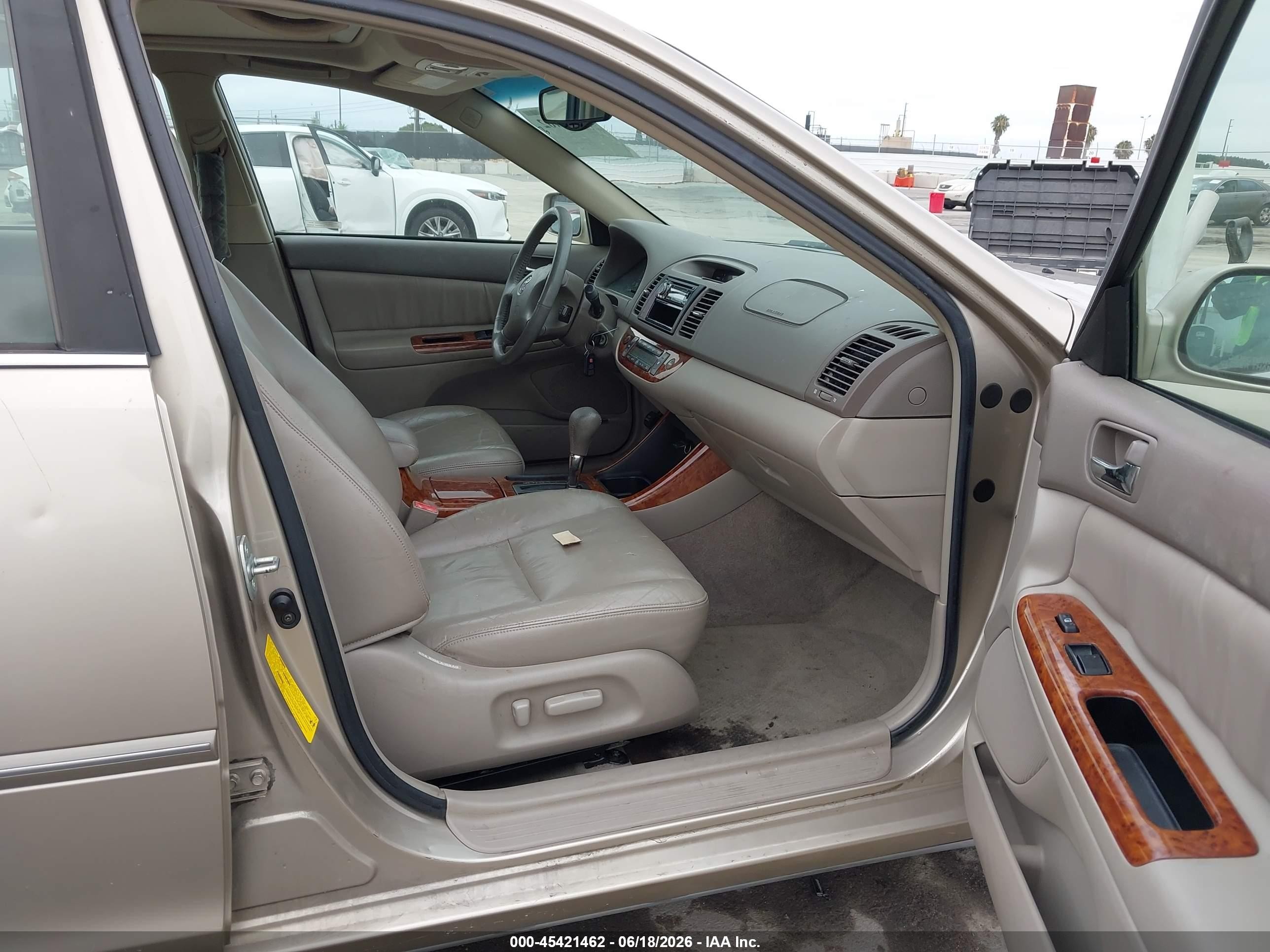 2002 Toyota Camry Xle Gold vin: JTDBF30KX20004876