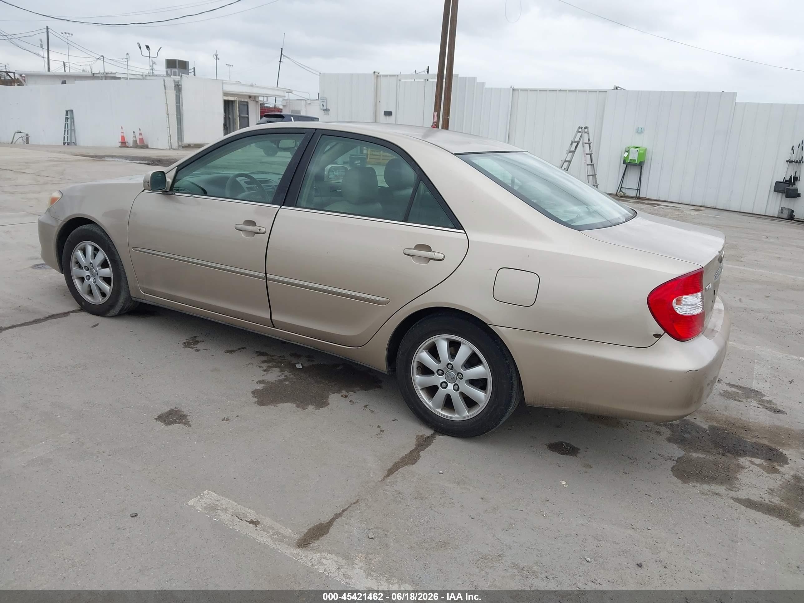 2002 Toyota Camry Xle Gold vin: JTDBF30KX20004876
