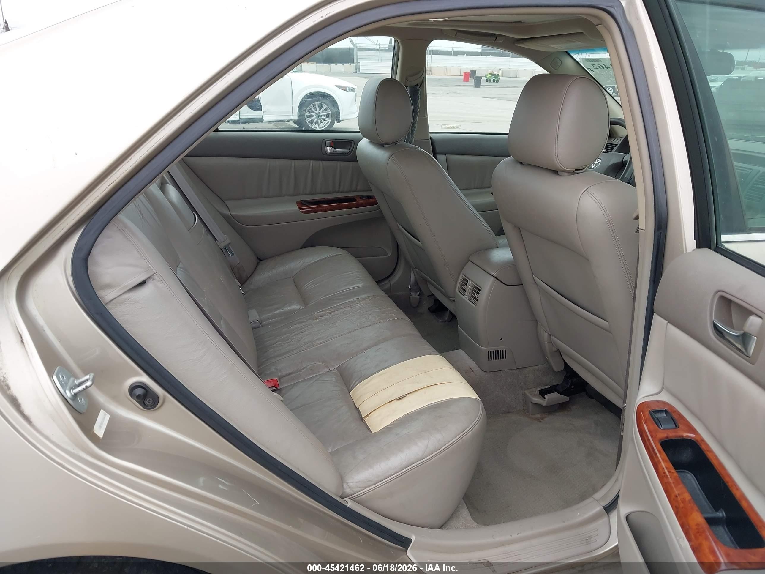 2002 Toyota Camry Xle Gold vin: JTDBF30KX20004876