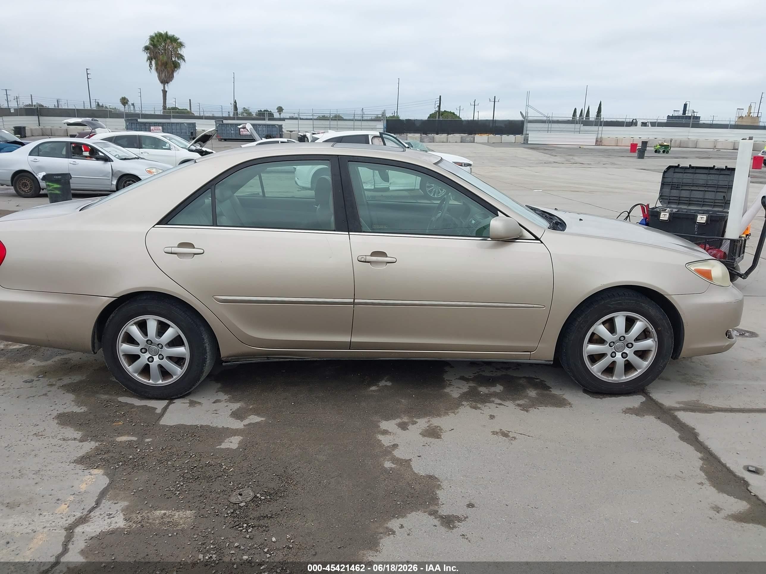 2002 Toyota Camry Xle Gold vin: JTDBF30KX20004876