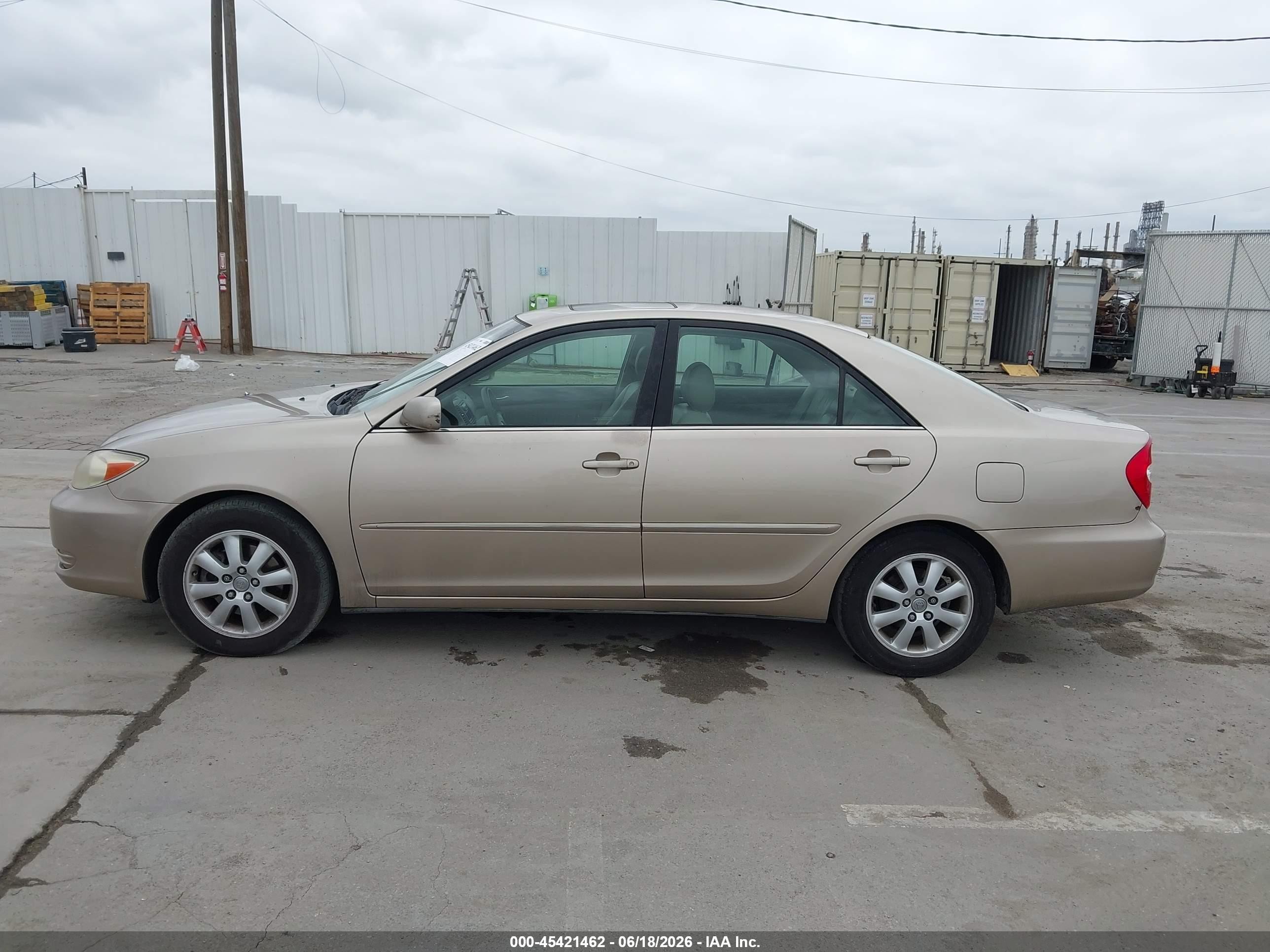 2002 Toyota Camry Xle Gold vin: JTDBF30KX20004876