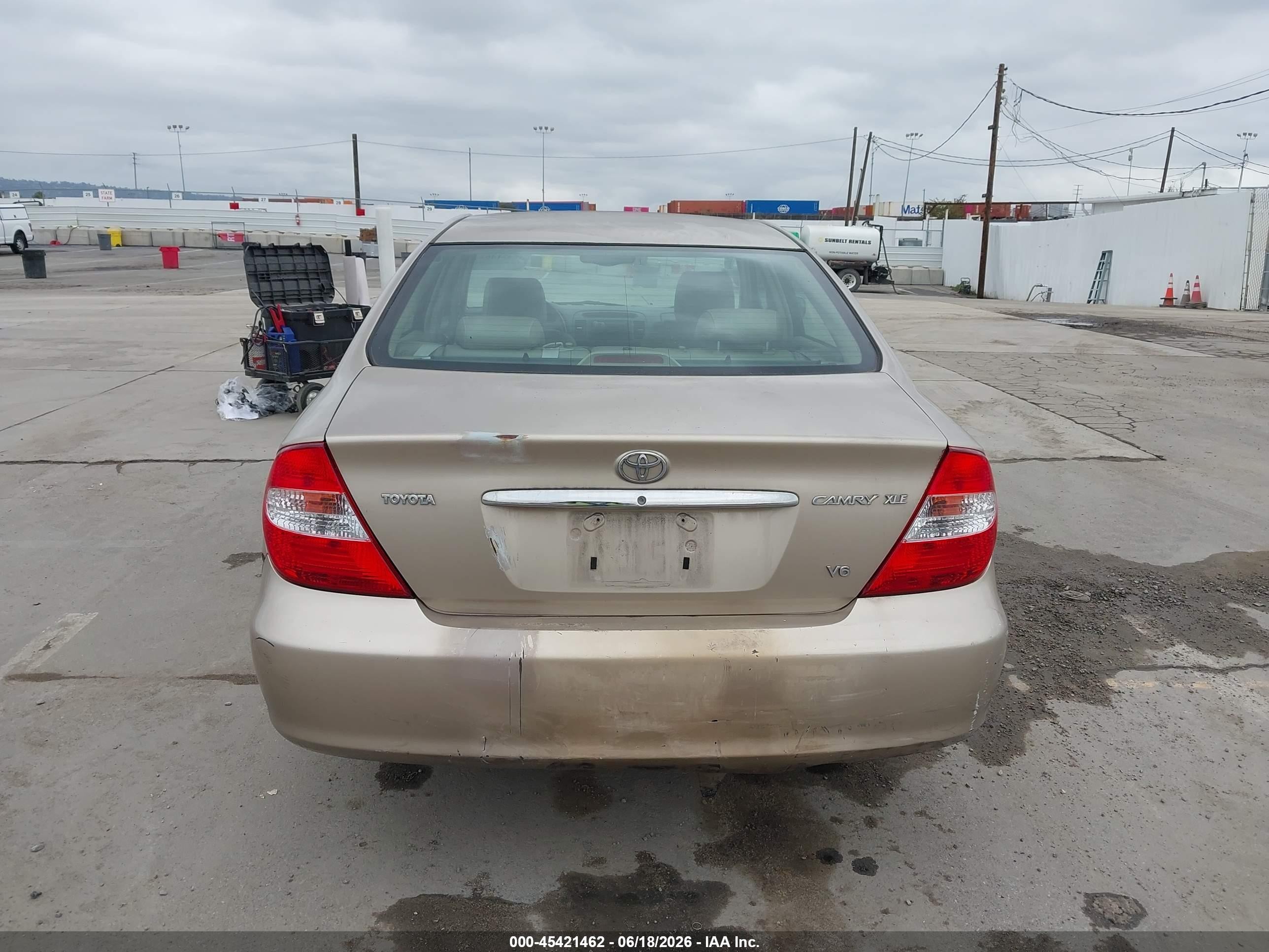 2002 Toyota Camry Xle Gold vin: JTDBF30KX20004876