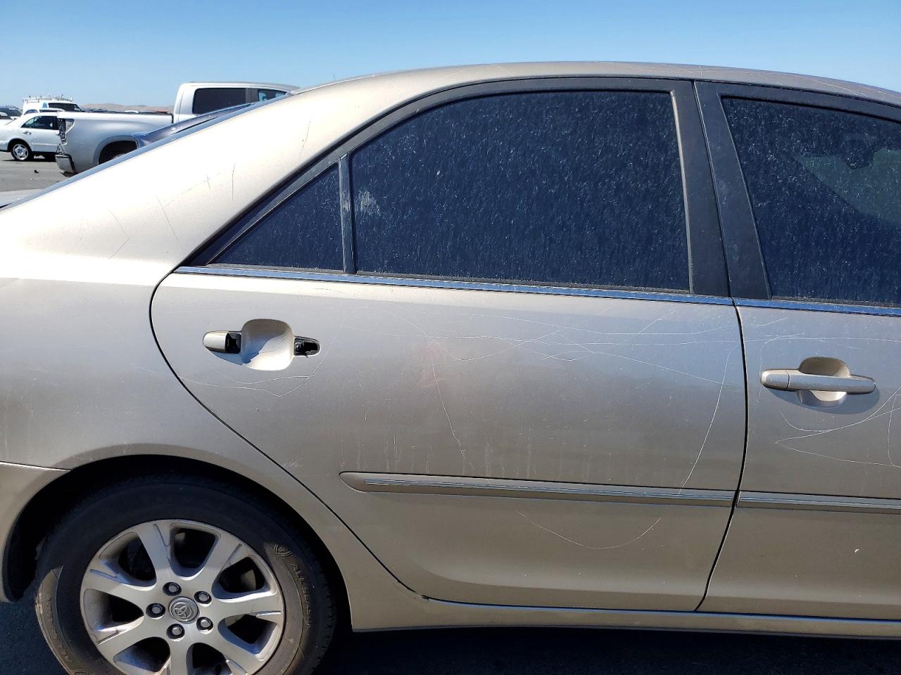 2005 Toyota Camry Xle V6 Gold vin: JTDBF30KX50162171