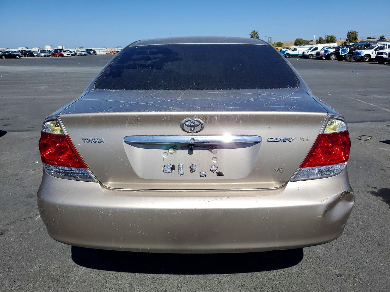 2005 Toyota Camry Xle V6 Gold vin: JTDBF30KX50162171
