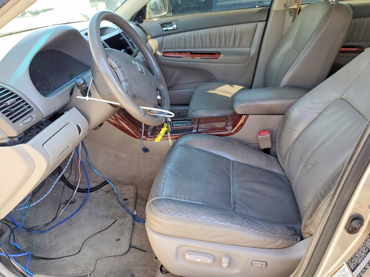 2005 Toyota Camry Xle V6 Gold vin: JTDBF30KX50162171
