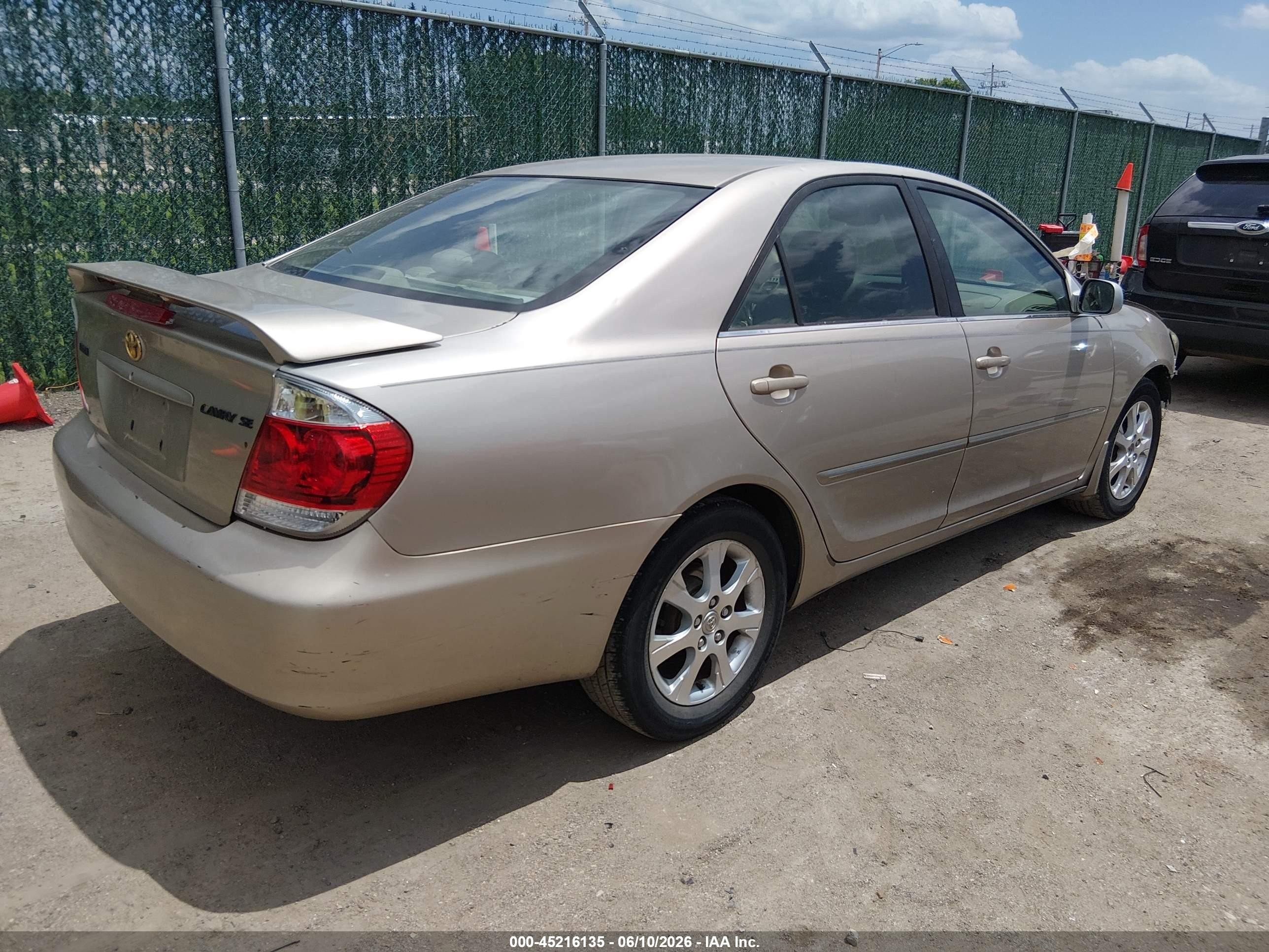 2005 Toyota Camry Xle V6 Champagne vin: JTDBF32K150165215
