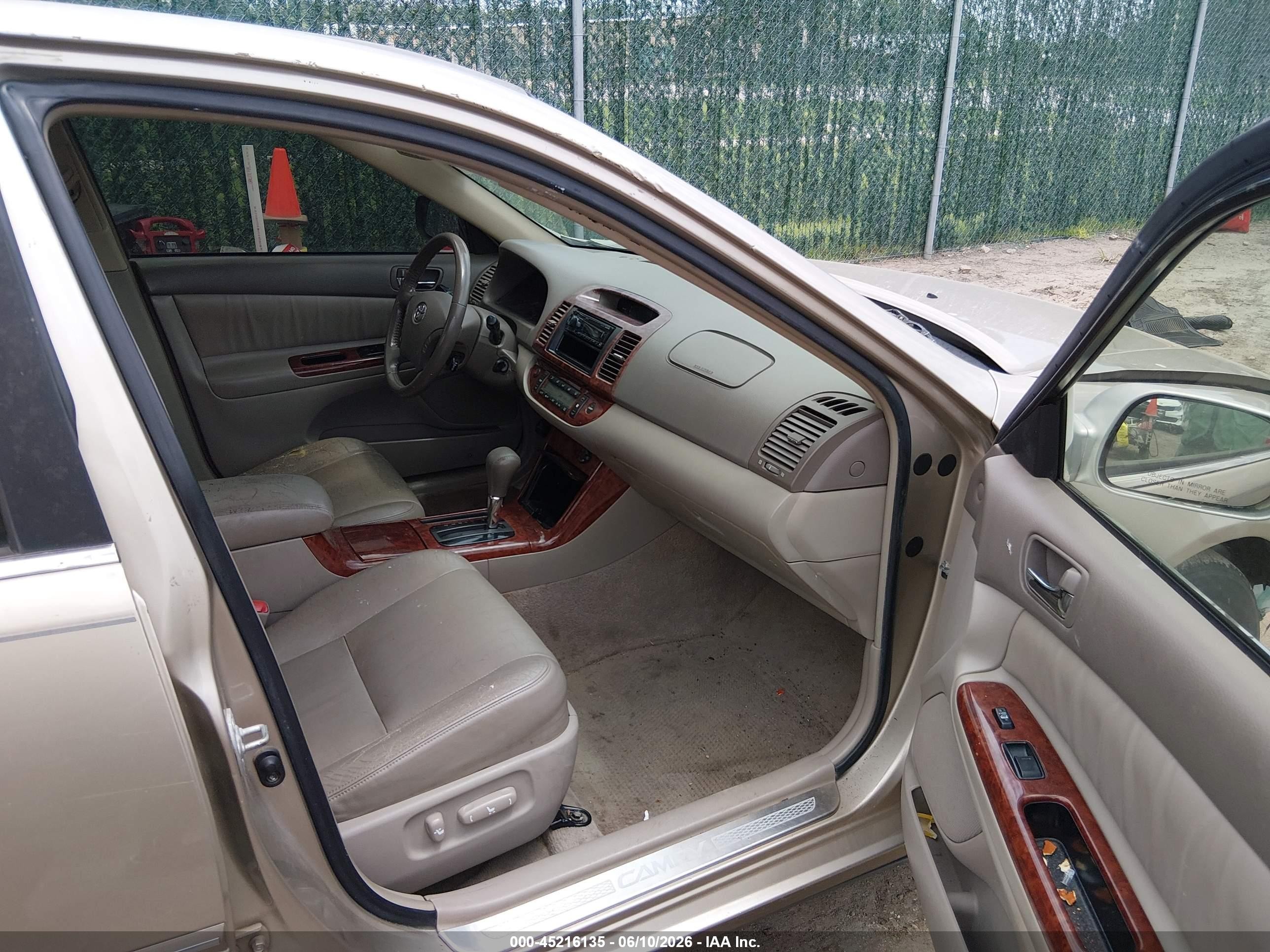 2005 Toyota Camry Xle V6 Champagne vin: JTDBF32K150165215