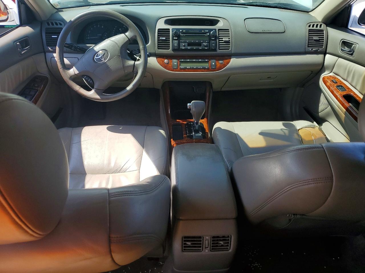 2004 Toyota Camry Xle V6 White vin: JTDBF32K240152696