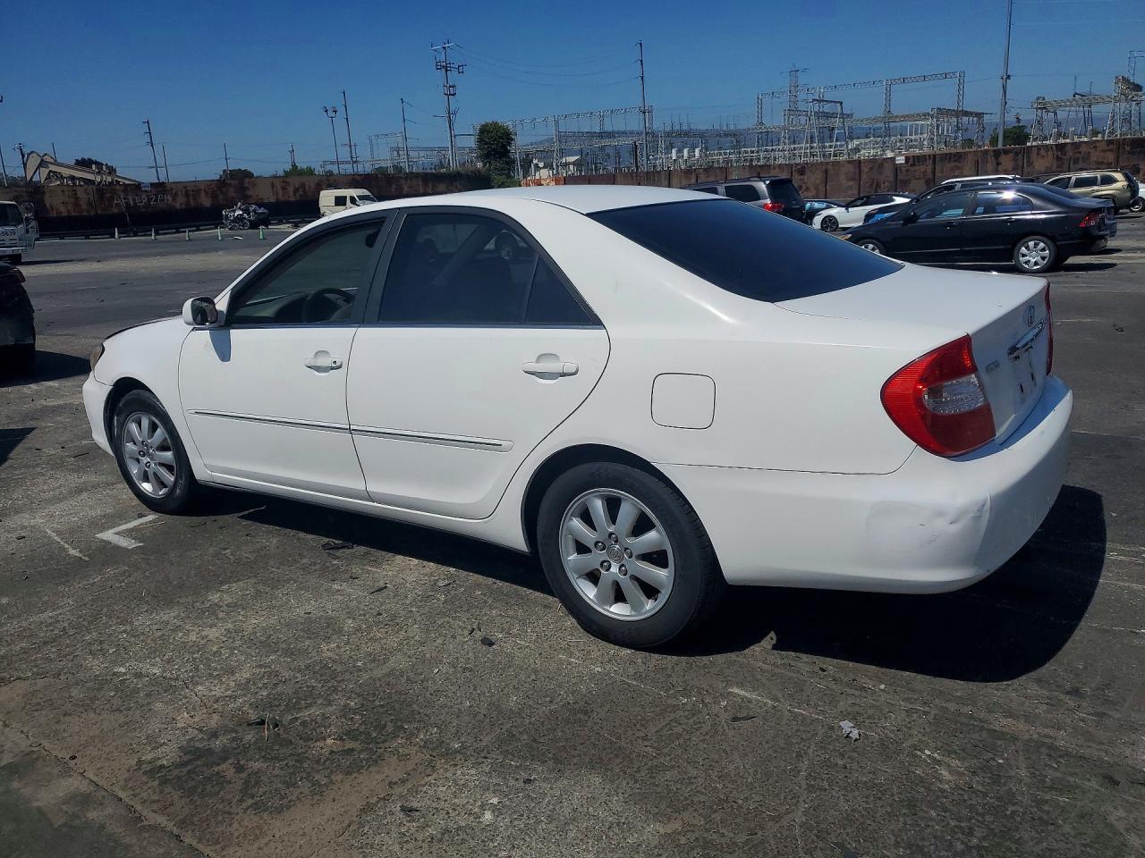 2004 Toyota Camry Xle V6 White vin: JTDBF32K240152696