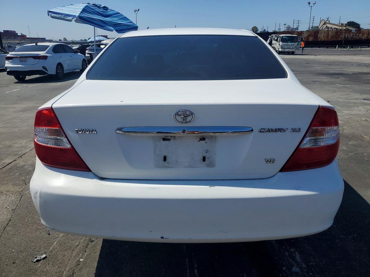 2004 Toyota Camry Xle V6 White vin: JTDBF32K240152696