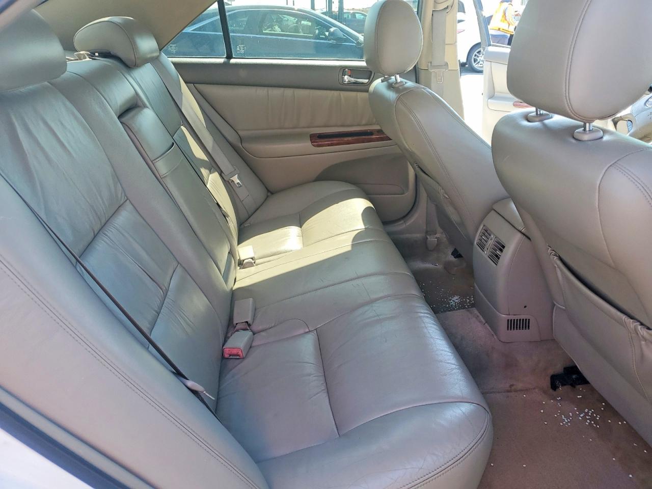 2004 Toyota Camry Xle V6 White vin: JTDBF32K240152696