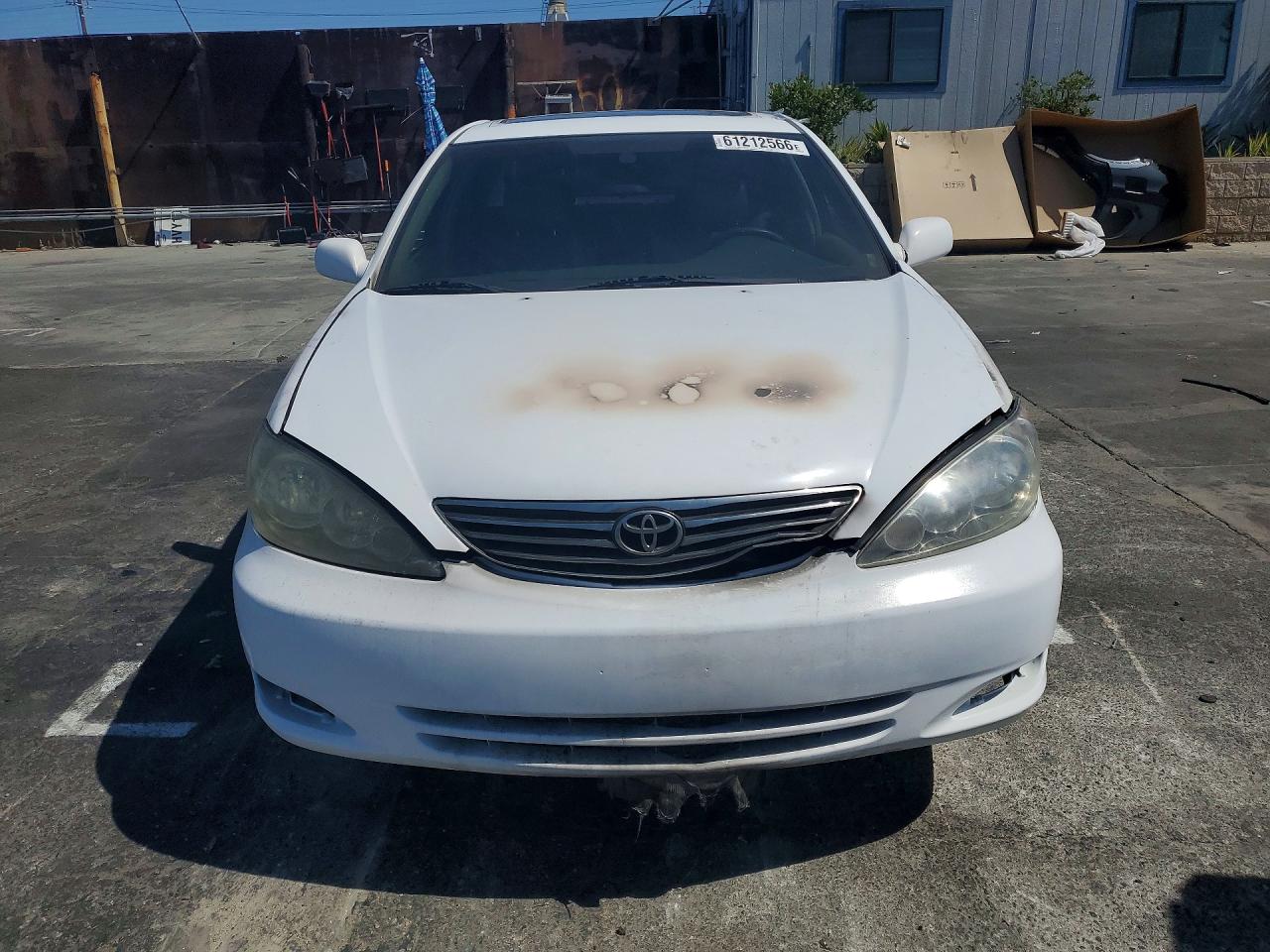 2004 Toyota Camry Xle V6 White vin: JTDBF32K240152696