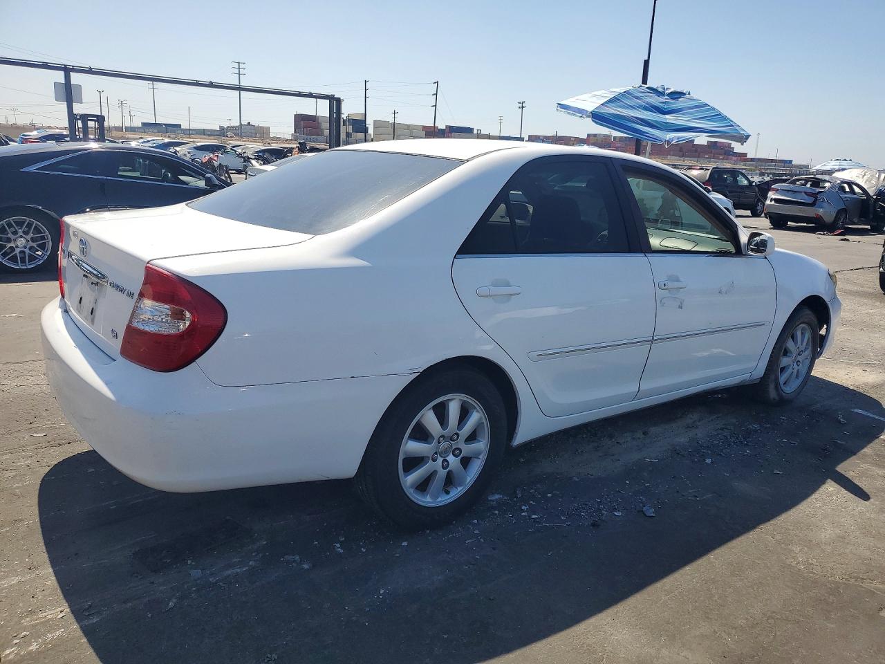 2004 Toyota Camry Xle V6 White vin: JTDBF32K240152696