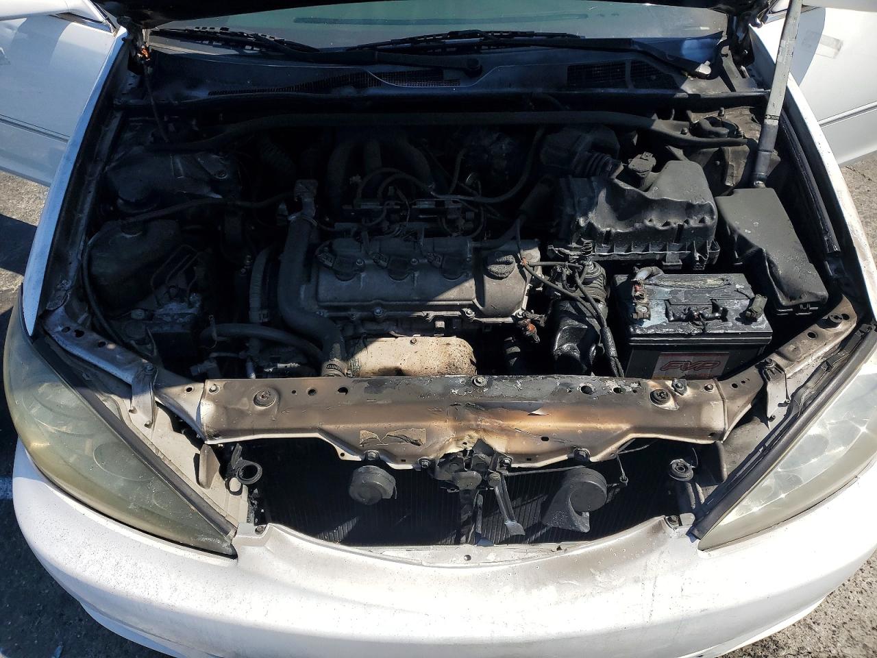 2004 Toyota Camry Xle V6 White vin: JTDBF32K240152696