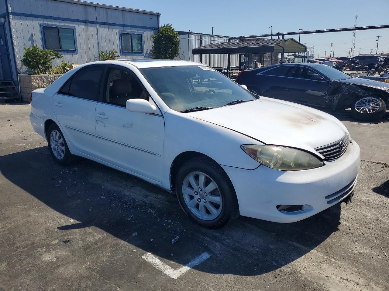 2004 Toyota Camry Xle V6 White vin: JTDBF32K240152696