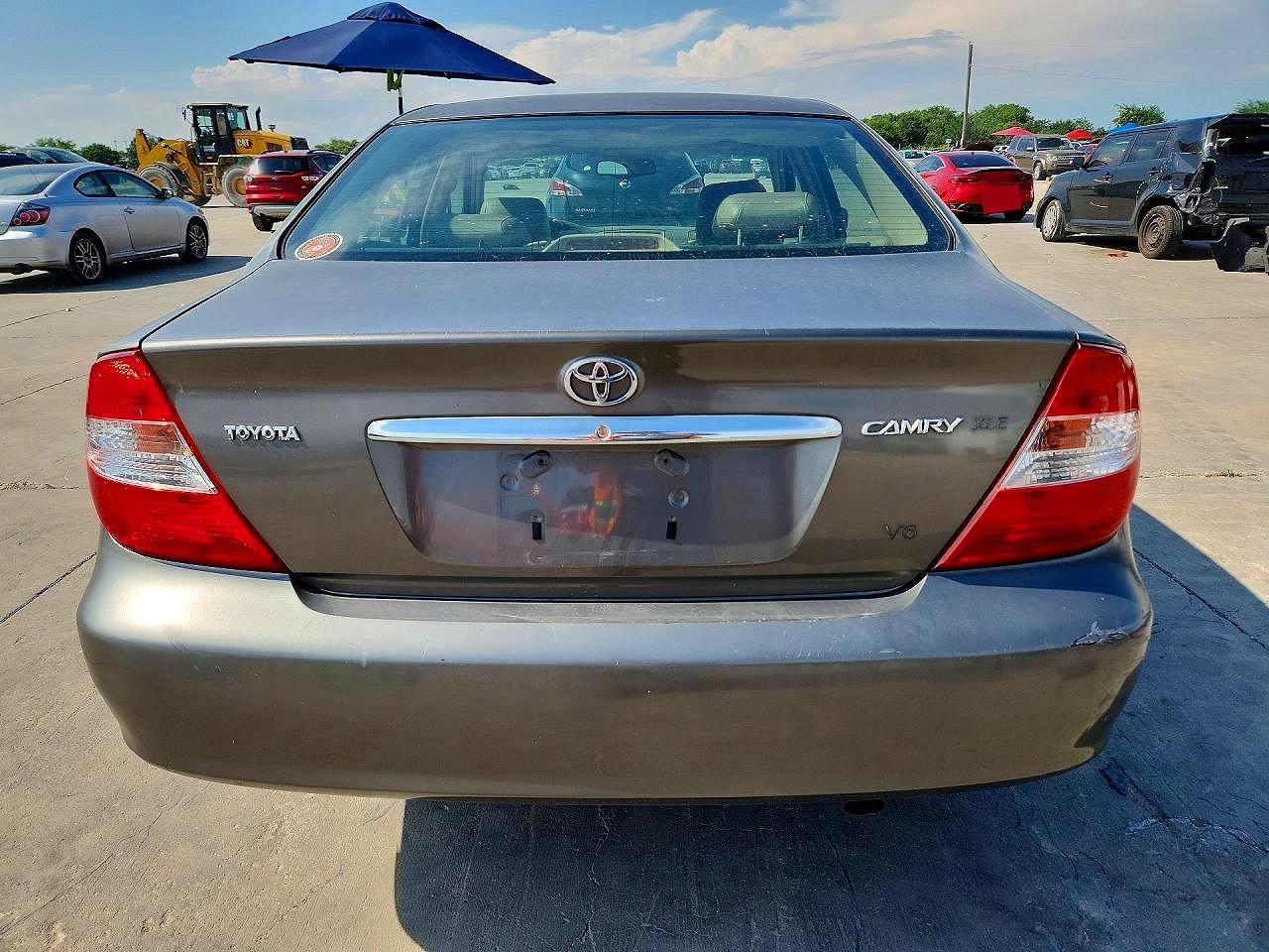 2004 Toyota Camry Xle V6 Gray vin: JTDBF32K740154332