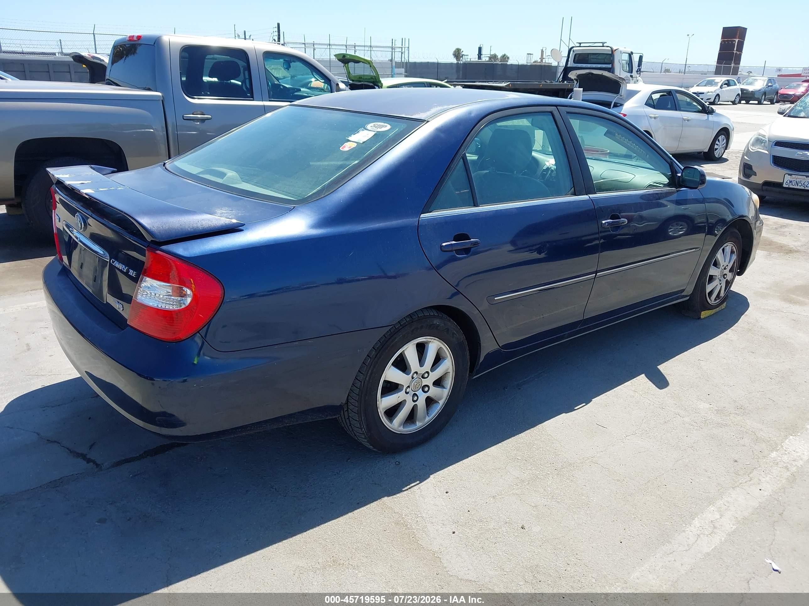 2002 Toyota Camry Xle Blue vin: JTDBF32K920084491