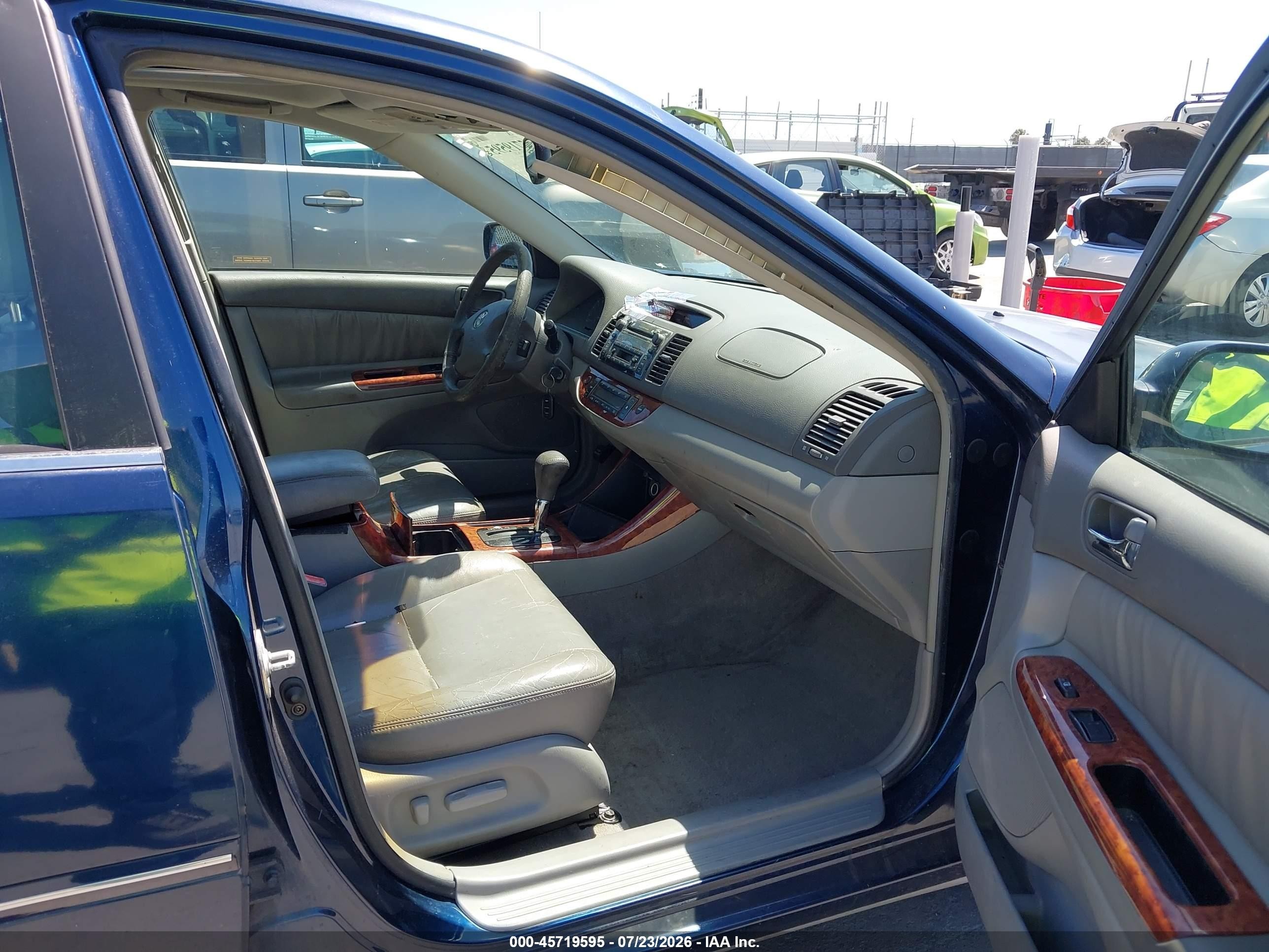 2002 Toyota Camry Xle Blue vin: JTDBF32K920084491