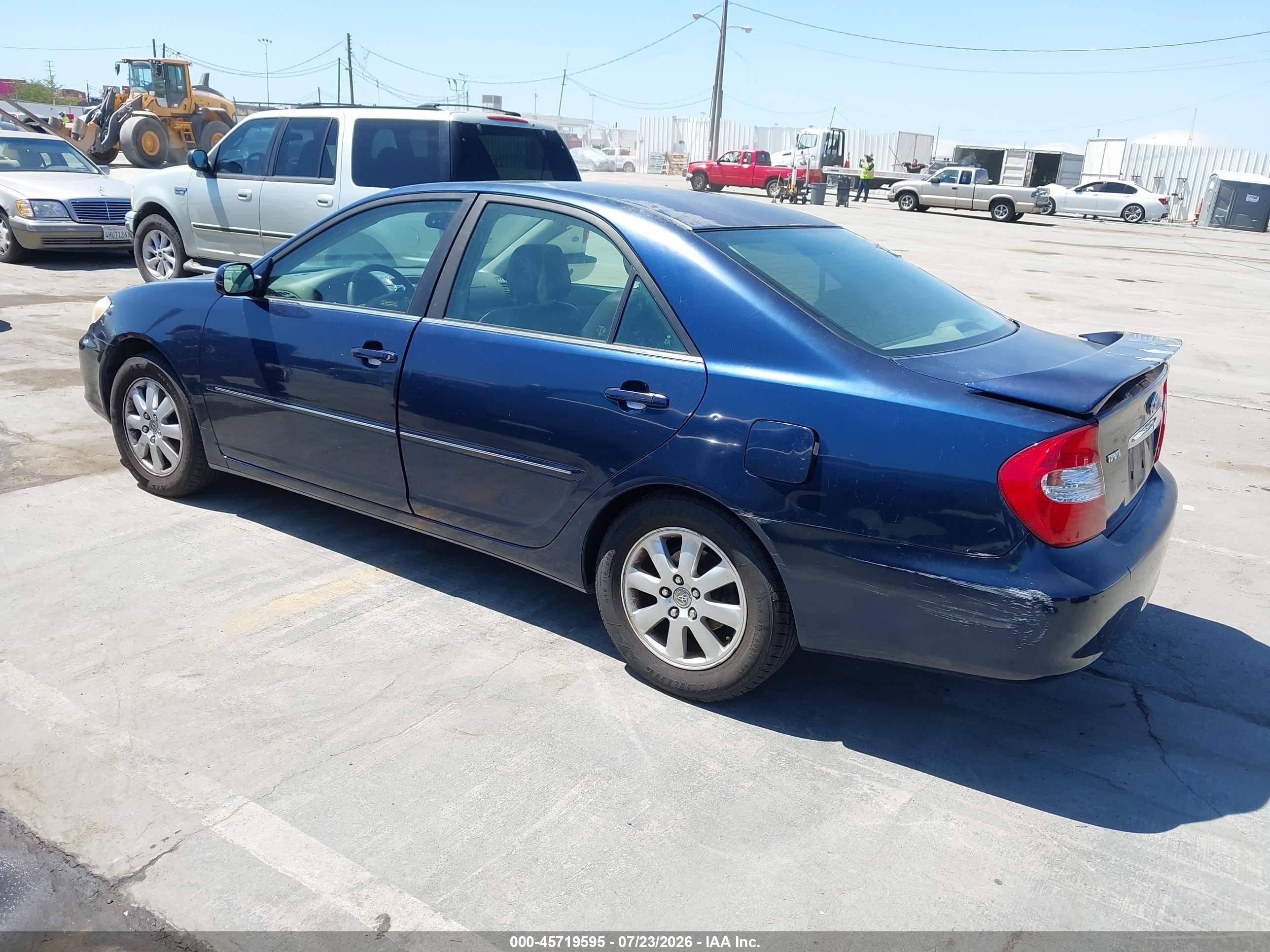 2002 Toyota Camry Xle Blue vin: JTDBF32K920084491