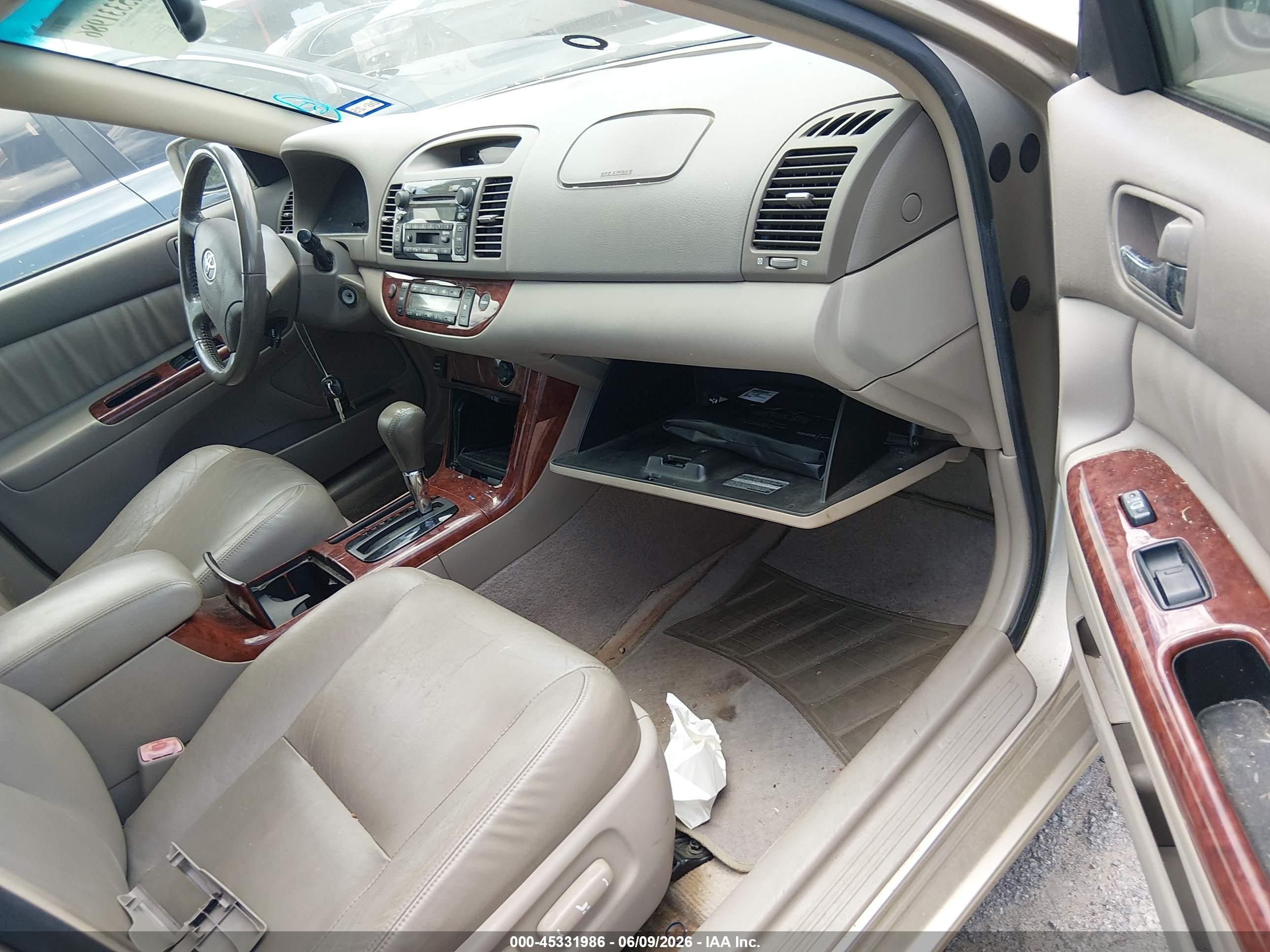 2005 Toyota Camry Xle V6 Gold vin: JTDBF32KX50162264