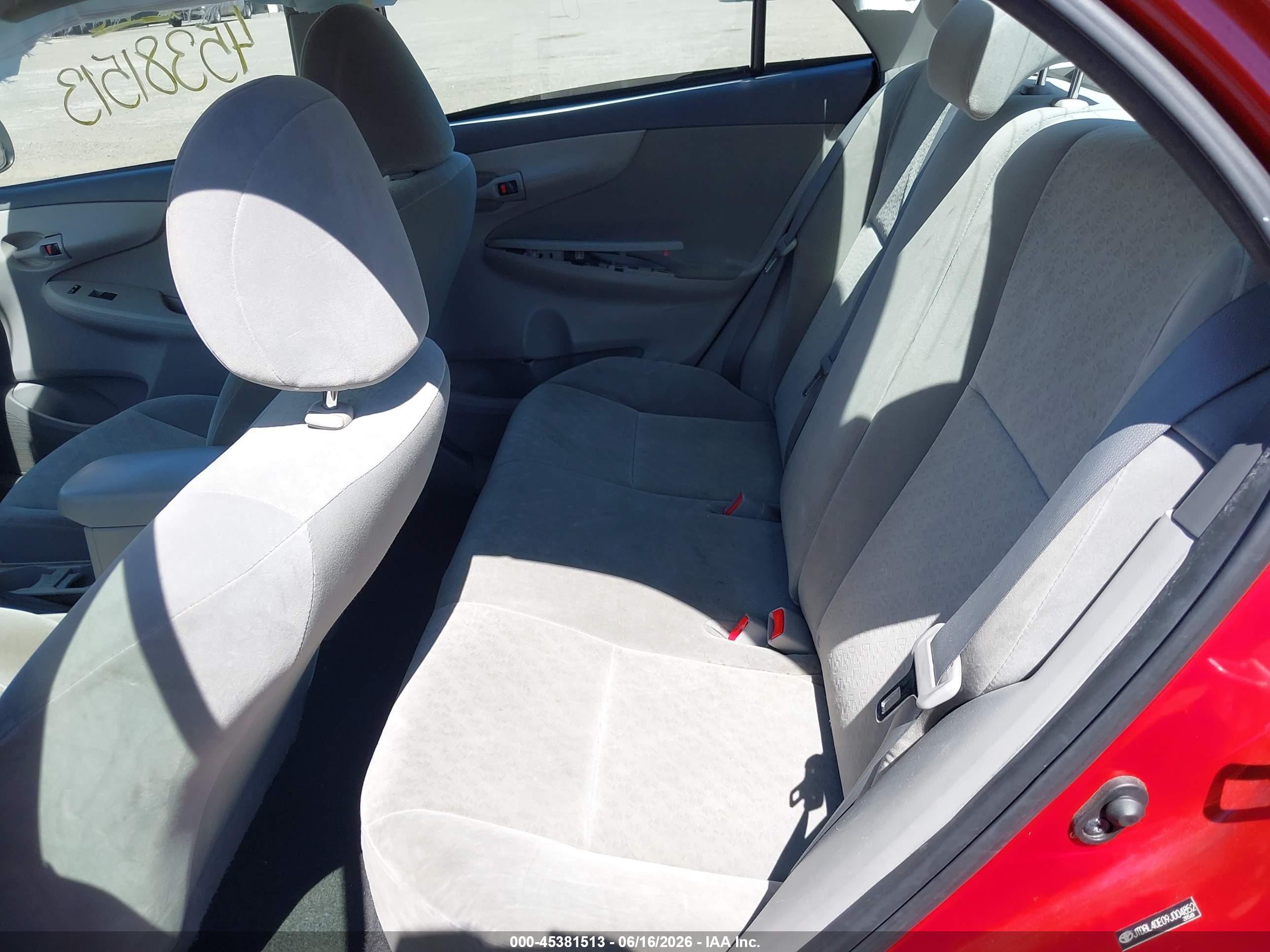 2009 Toyota Corolla Le Red vin: JTDBL40E09J004852