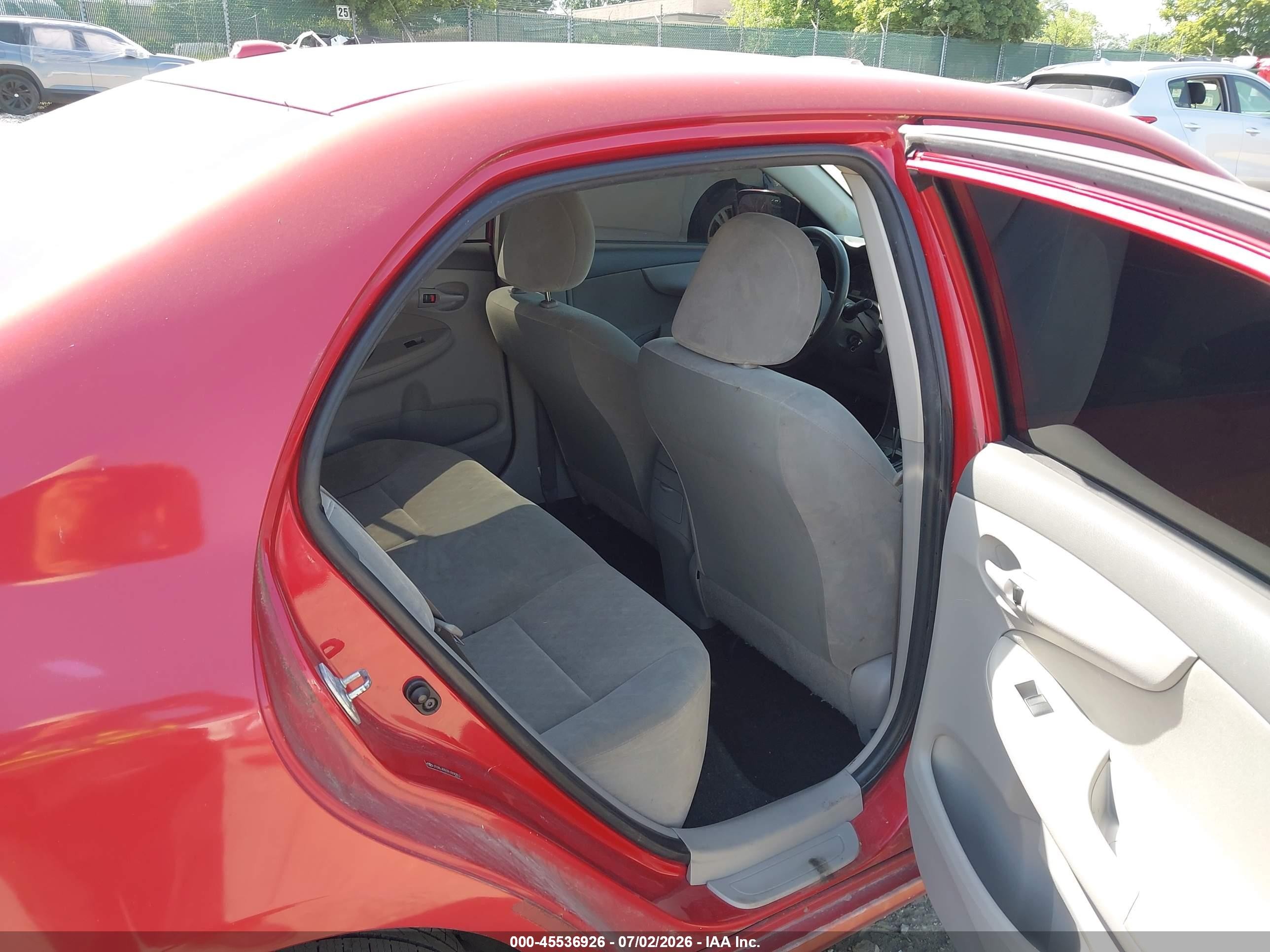 2009 Toyota Corolla Le Red vin: JTDBL40E09J008352