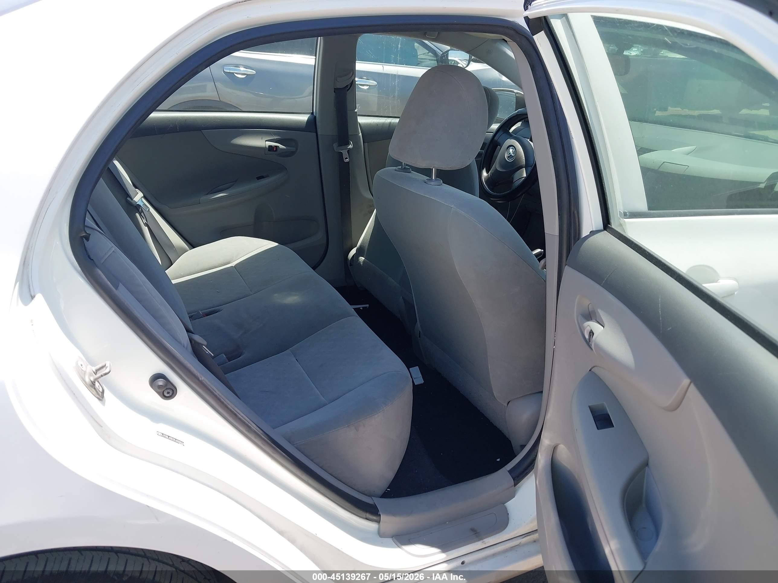 2009 Toyota Corolla Le White vin: JTDBL40E09J009534