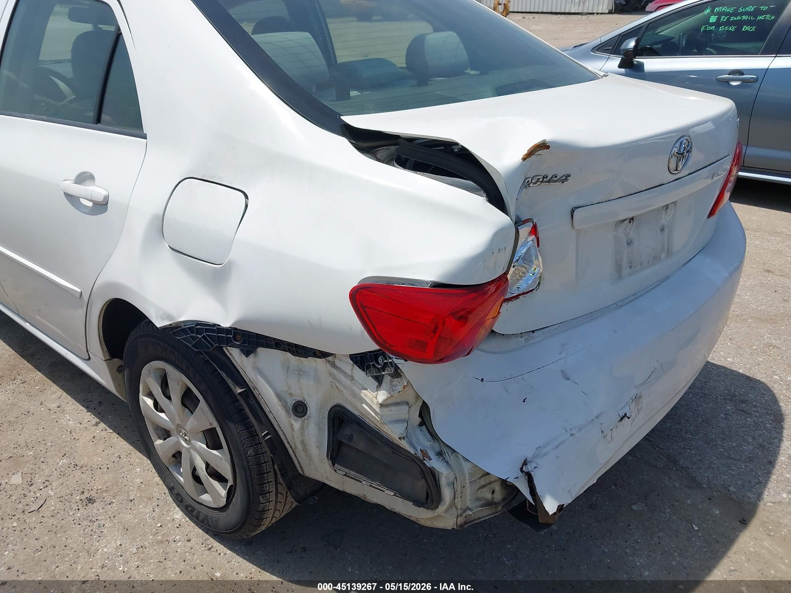 2009 Toyota Corolla Le White vin: JTDBL40E09J009534