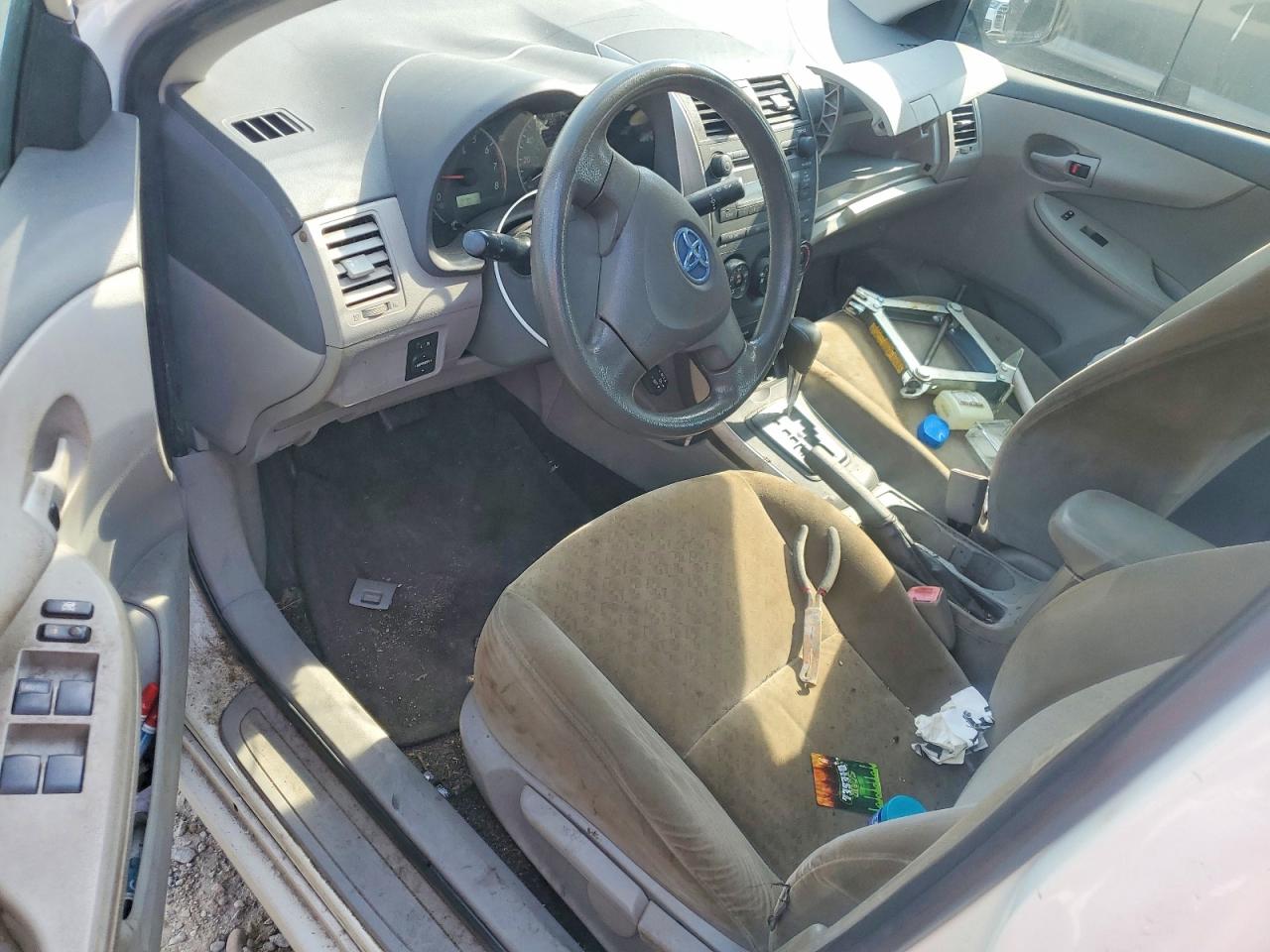 2009 Toyota Corolla Le White vin: JTDBL40E09J015074