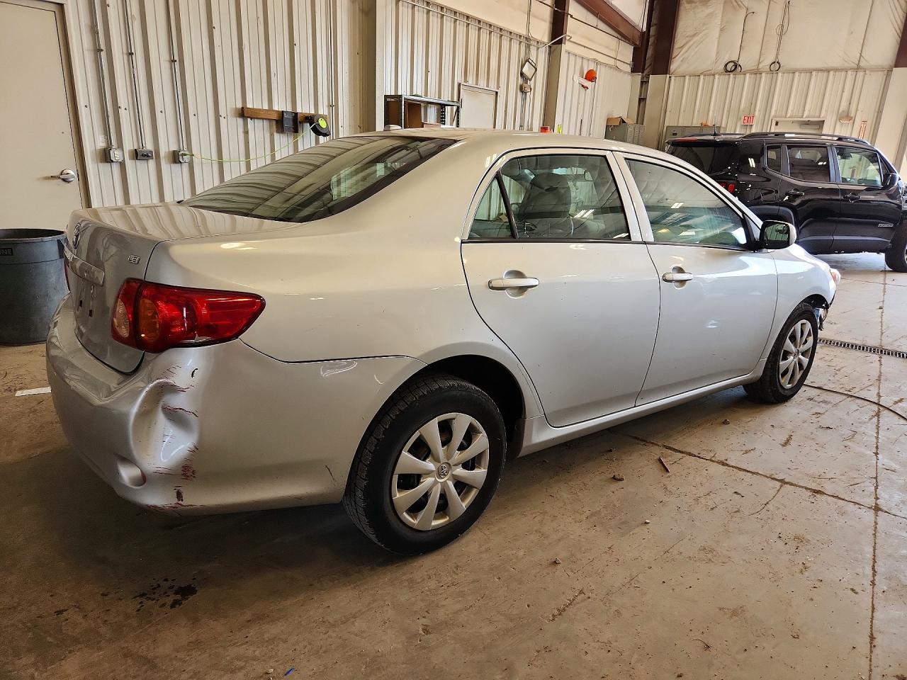 2009 Toyota Corolla Le Silver vin: JTDBL40E09J020145