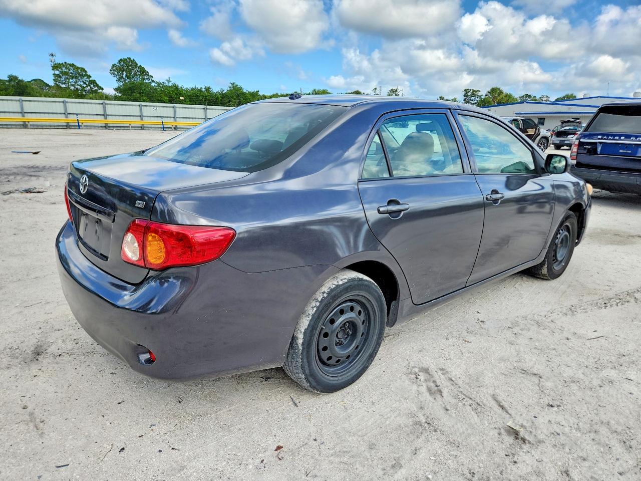 2009 Toyota Corolla Le Gray vin: JTDBL40E09J040511