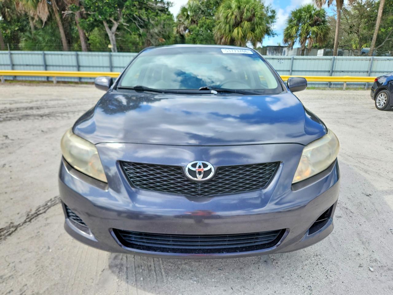 2009 Toyota Corolla Le Gray vin: JTDBL40E09J040511