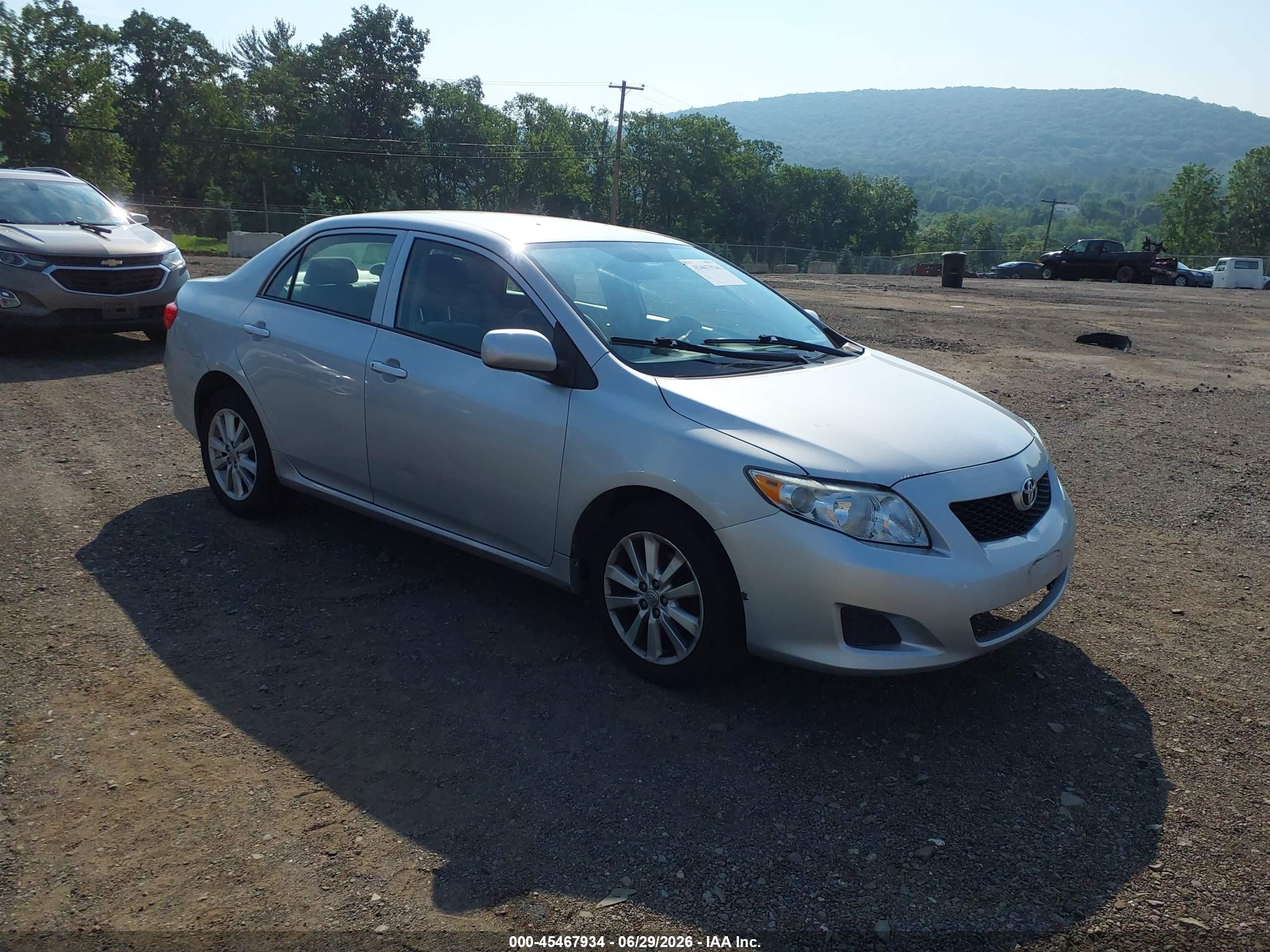 2009 Toyota Corolla Le Silver vin: JTDBL40E199020530