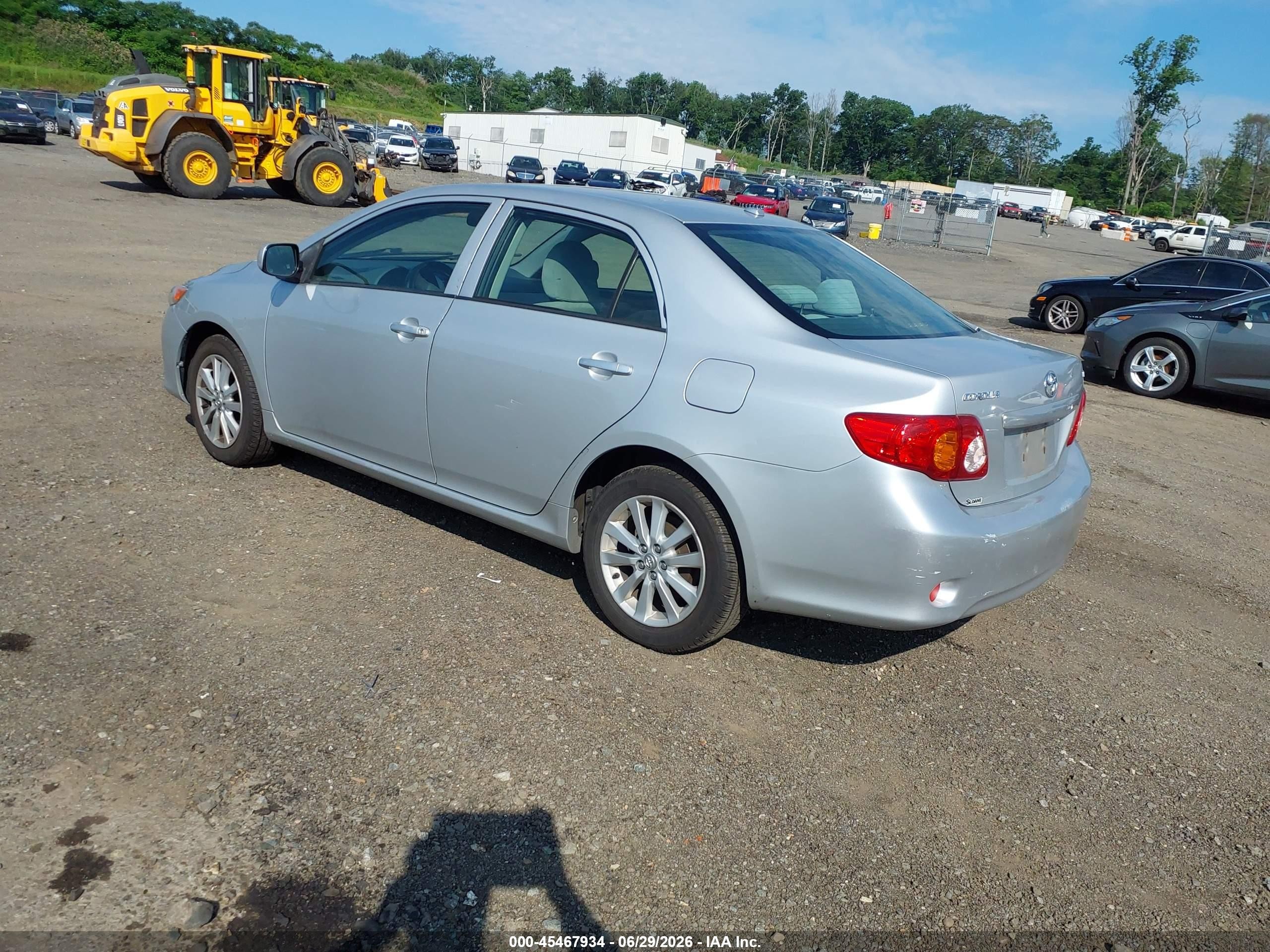 2009 Toyota Corolla Le Silver vin: JTDBL40E199020530