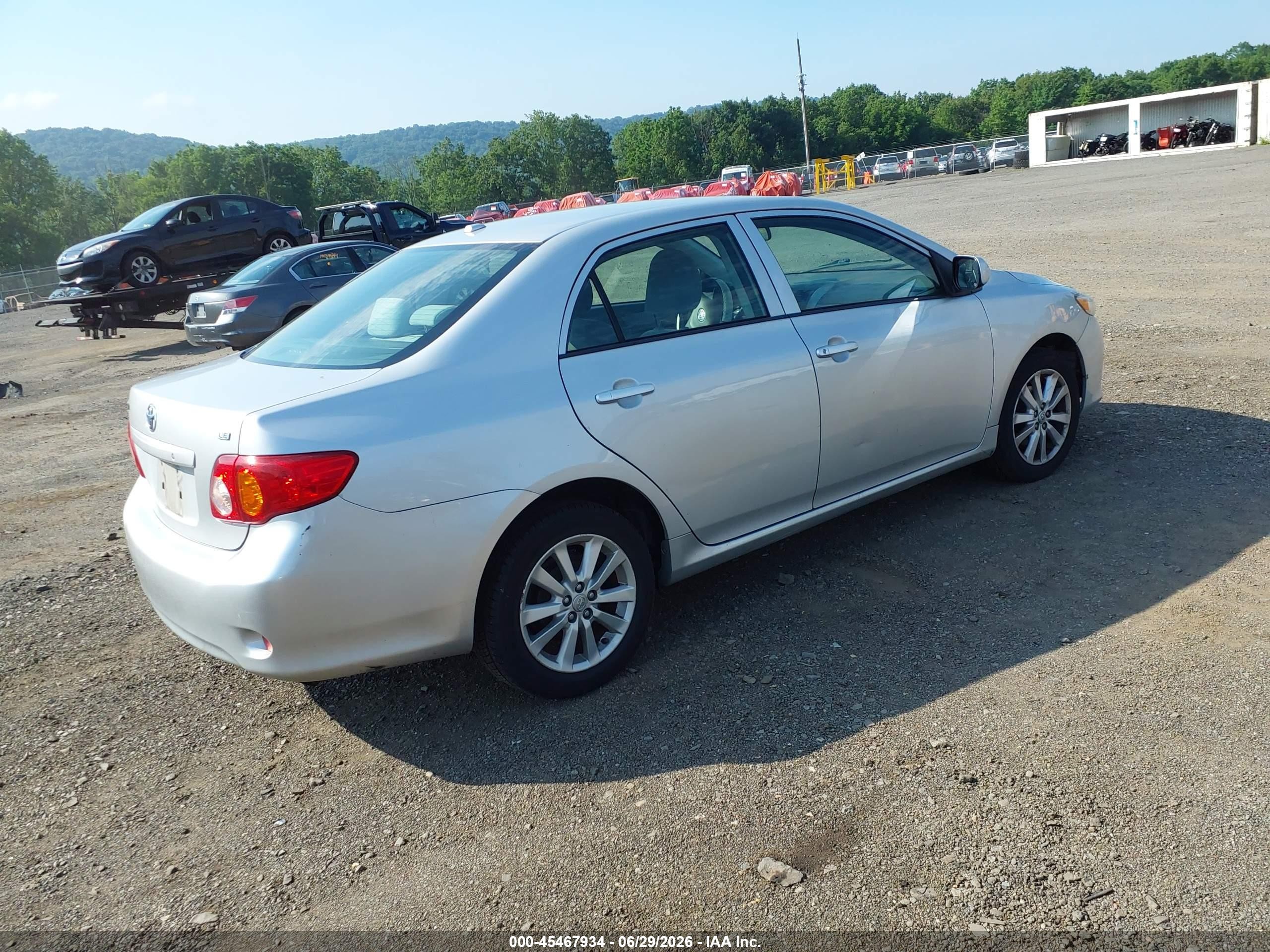 2009 Toyota Corolla Le Silver vin: JTDBL40E199020530