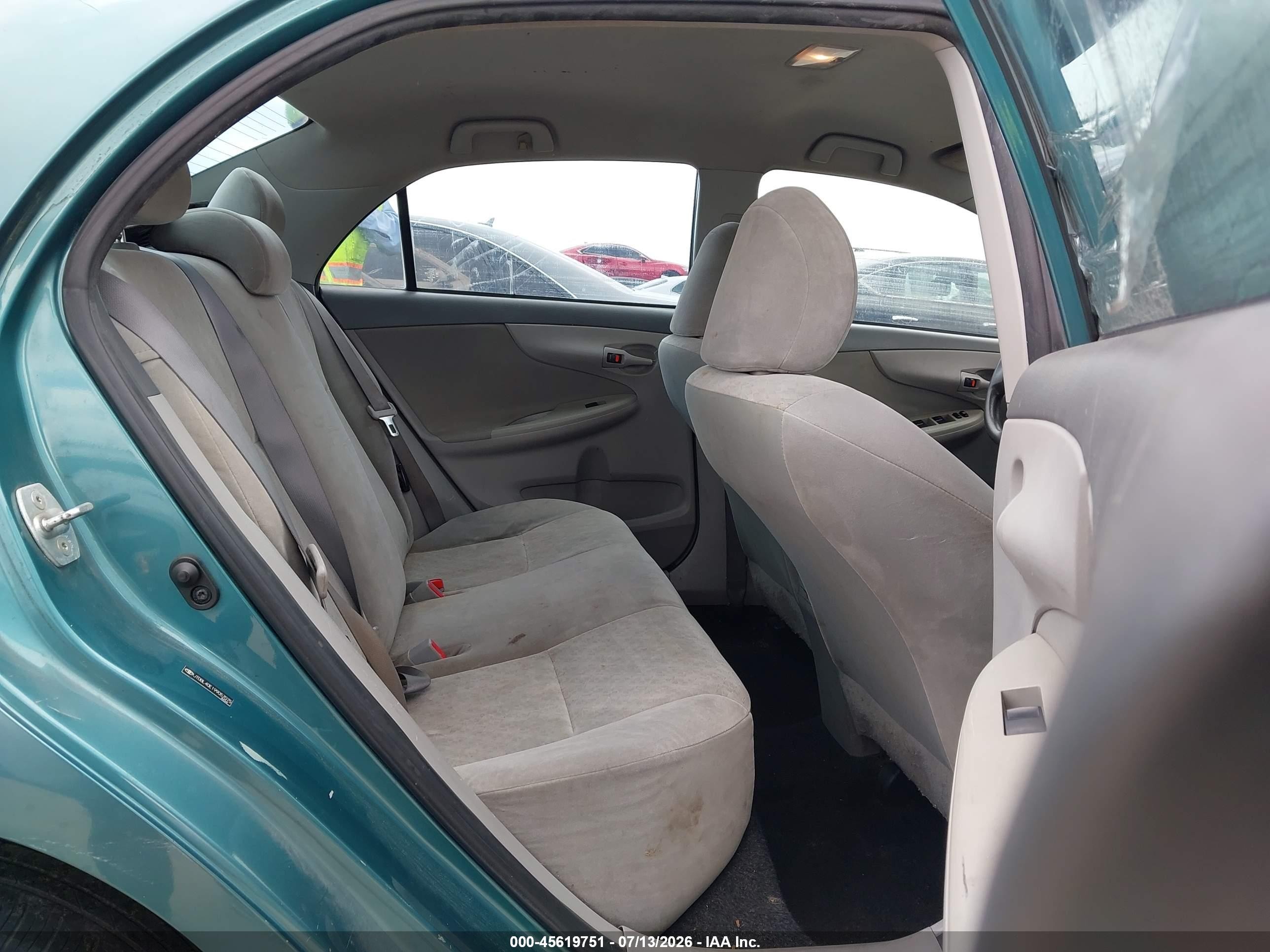 2009 Toyota Corolla Le Green vin: JTDBL40E199057075
