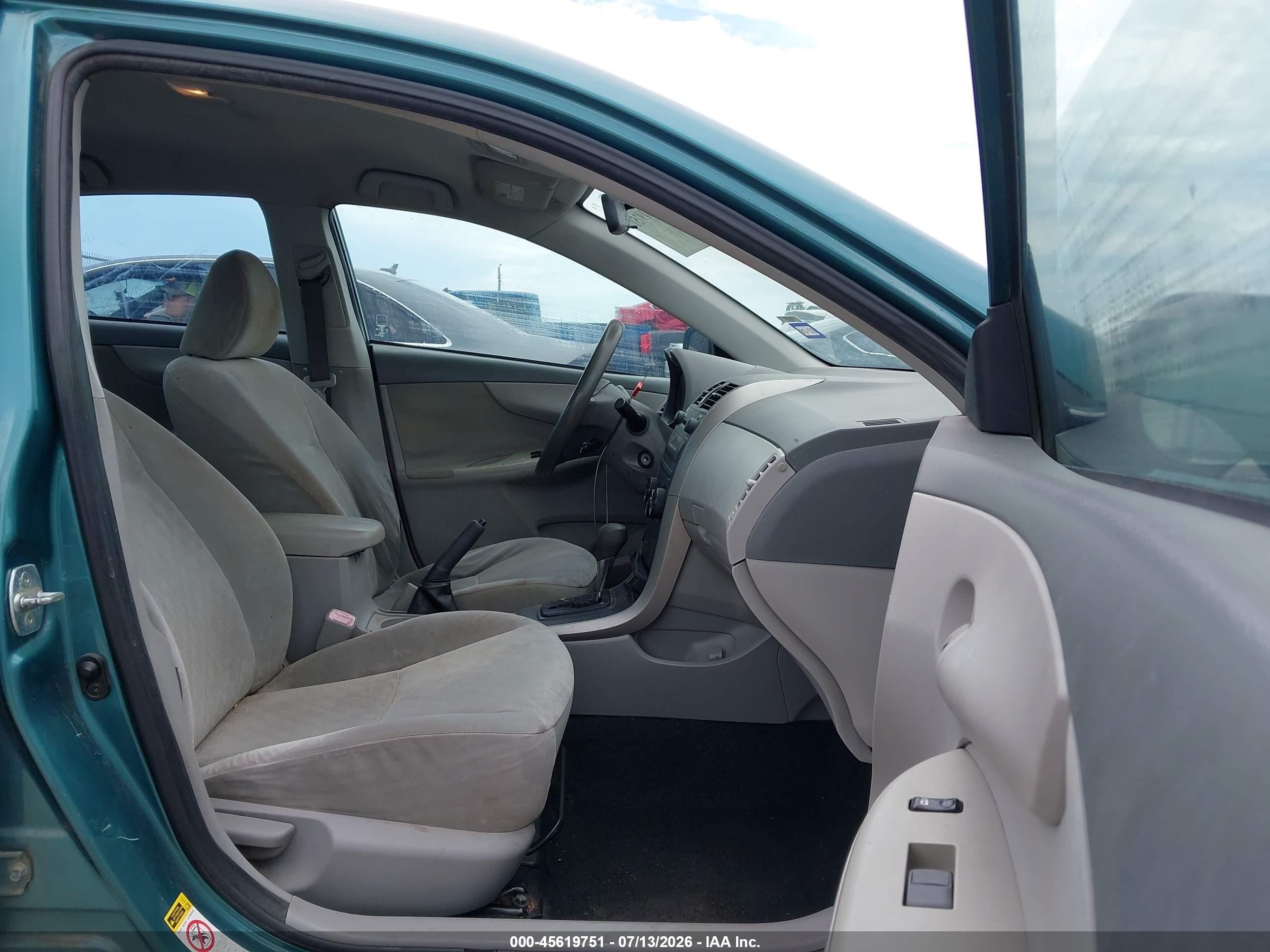 2009 Toyota Corolla Le Green vin: JTDBL40E199057075