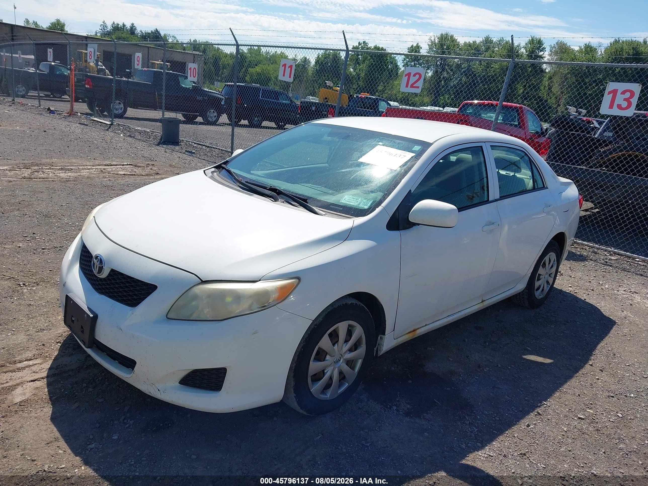 2009 Toyota Corolla Le White vin: JTDBL40E199060025